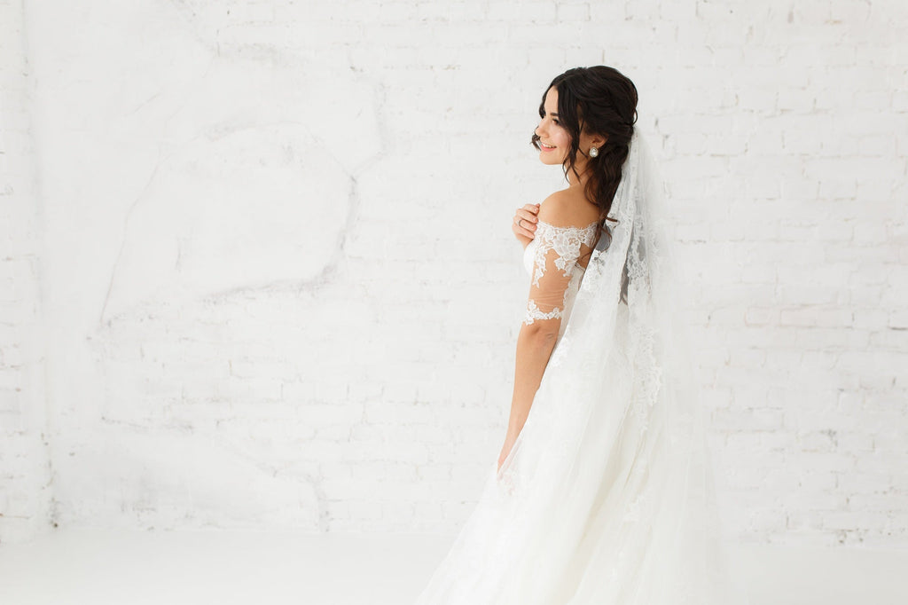 Taylor Swift’s Wedding Dress Designer Speaks Out
