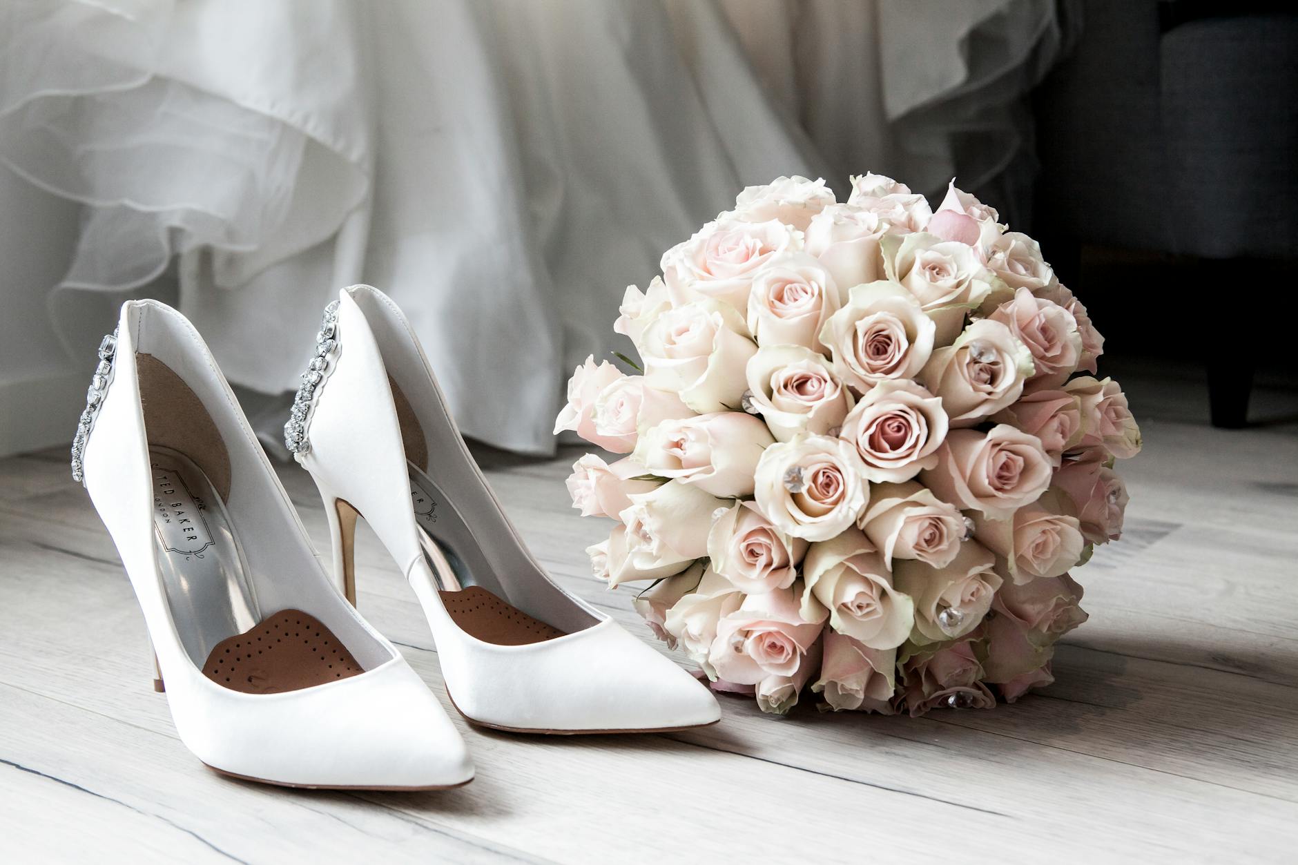 Curves in Focus: Showcasing Gorgeous Plus Size Wedding Dresses - Velo Bianco