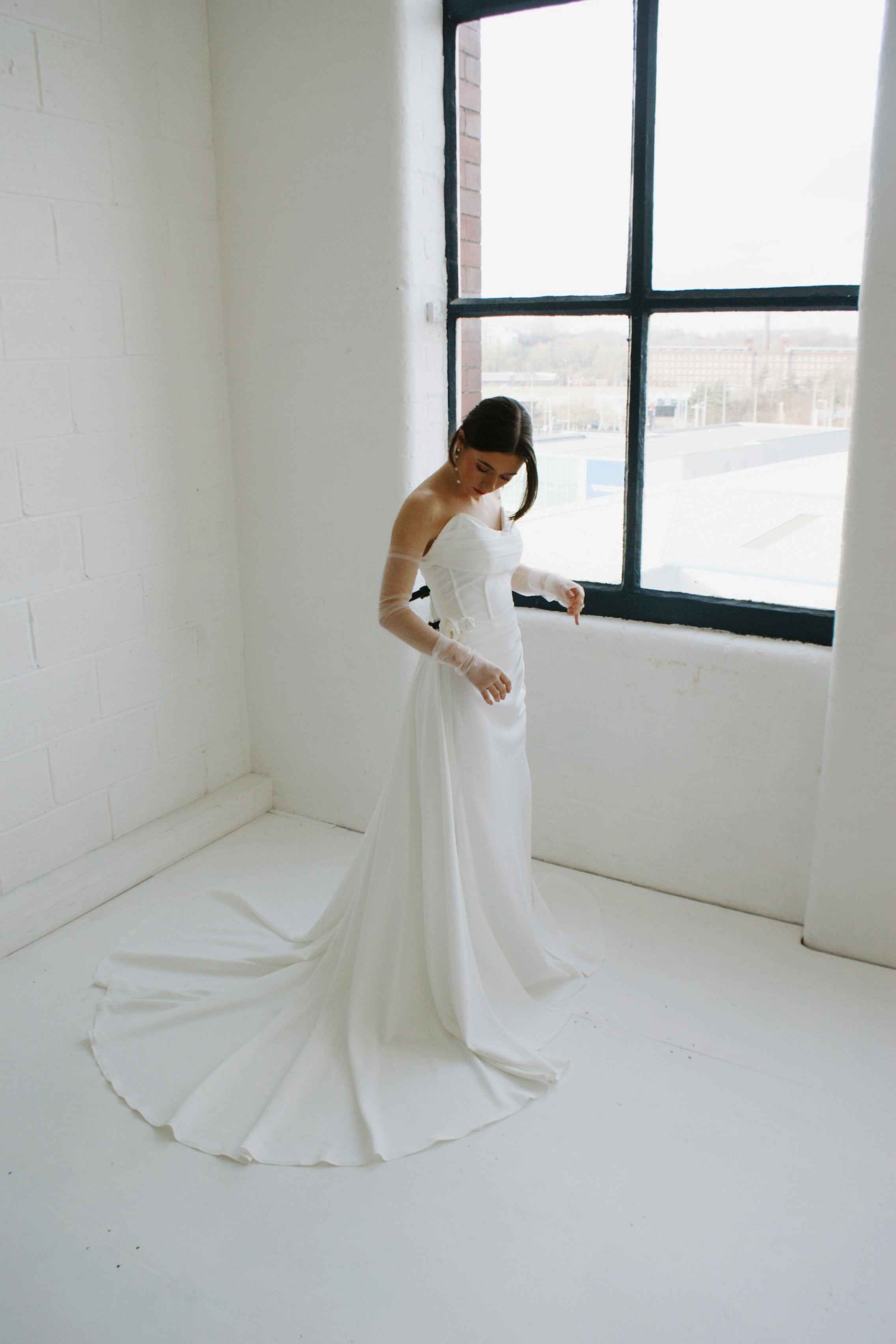 Rose Crepe Bridal Gown with Detachable Sleeves - Velo Bianco