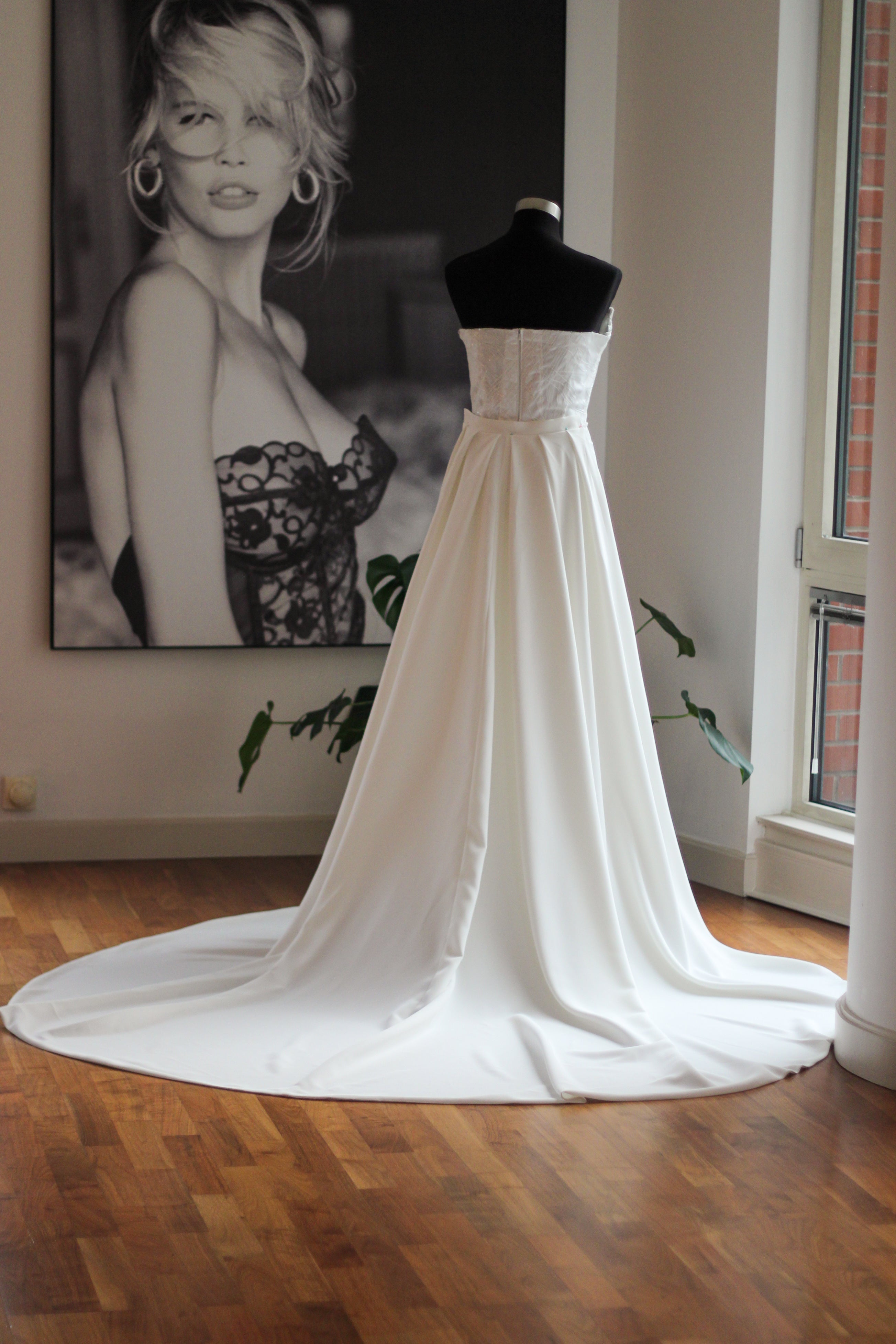 Luxury Detachable Crepe Bridal Train - Velo Bianco