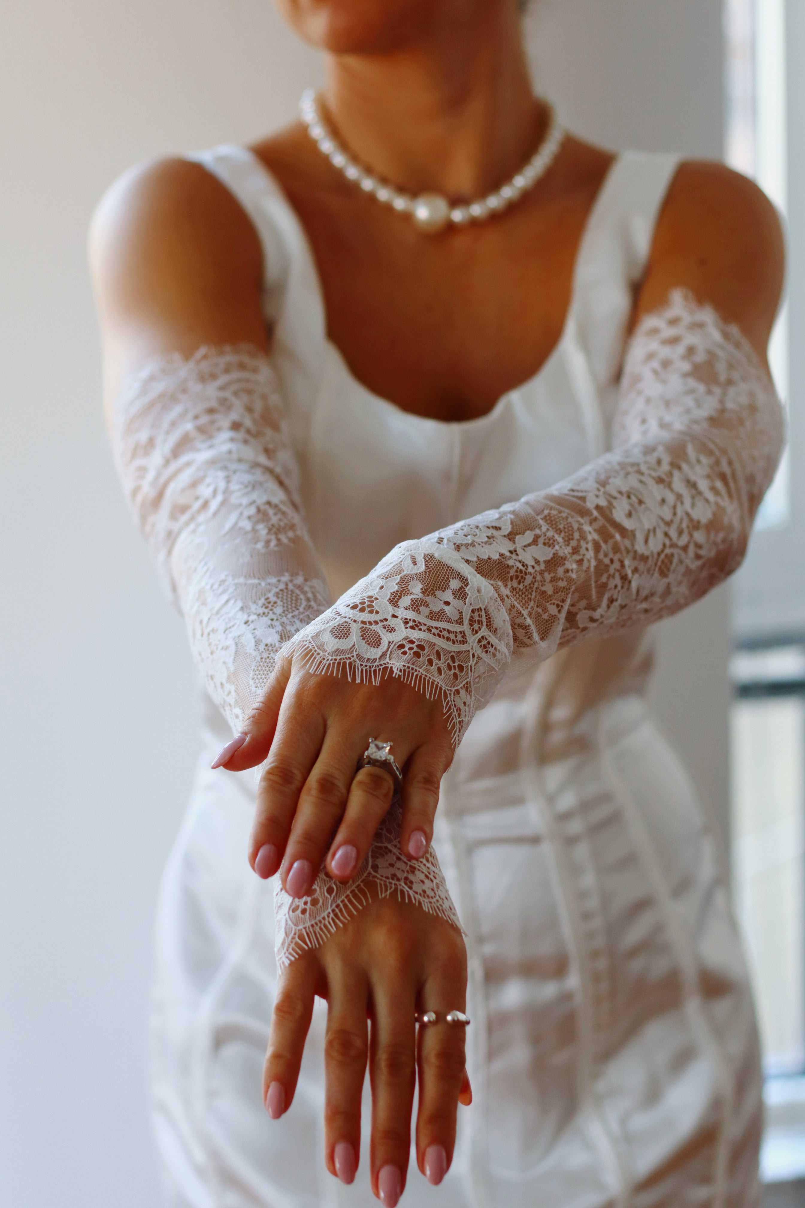 Chantilly Lace Scallop Bridal Sleeves
