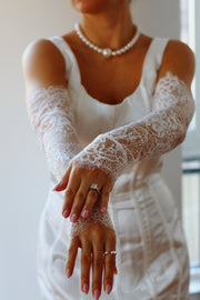 Chantilly Lace Scallop Bridal Sleeves