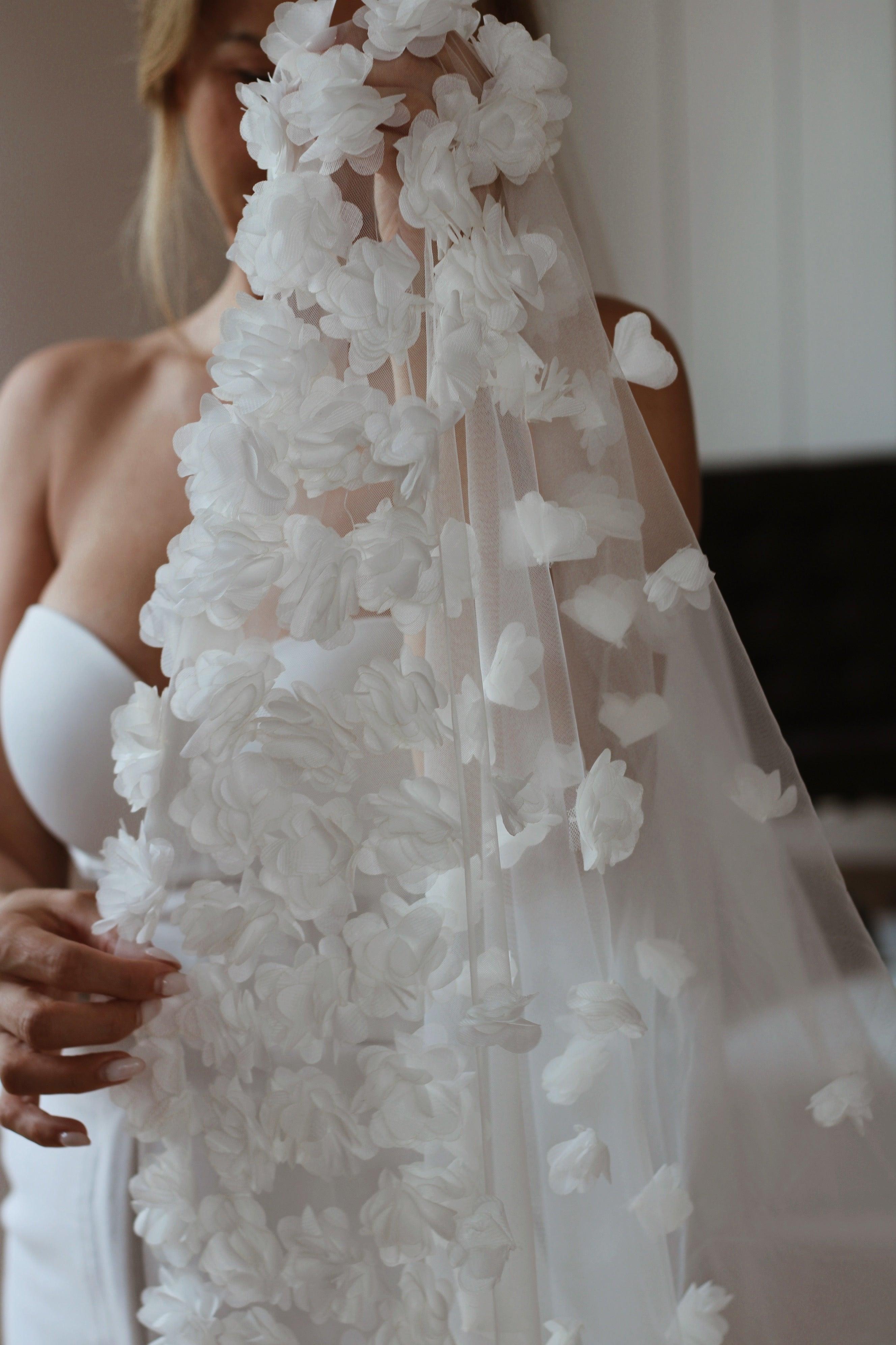 Cathedral 3D Flower Wedding Veil - Velo Bianco