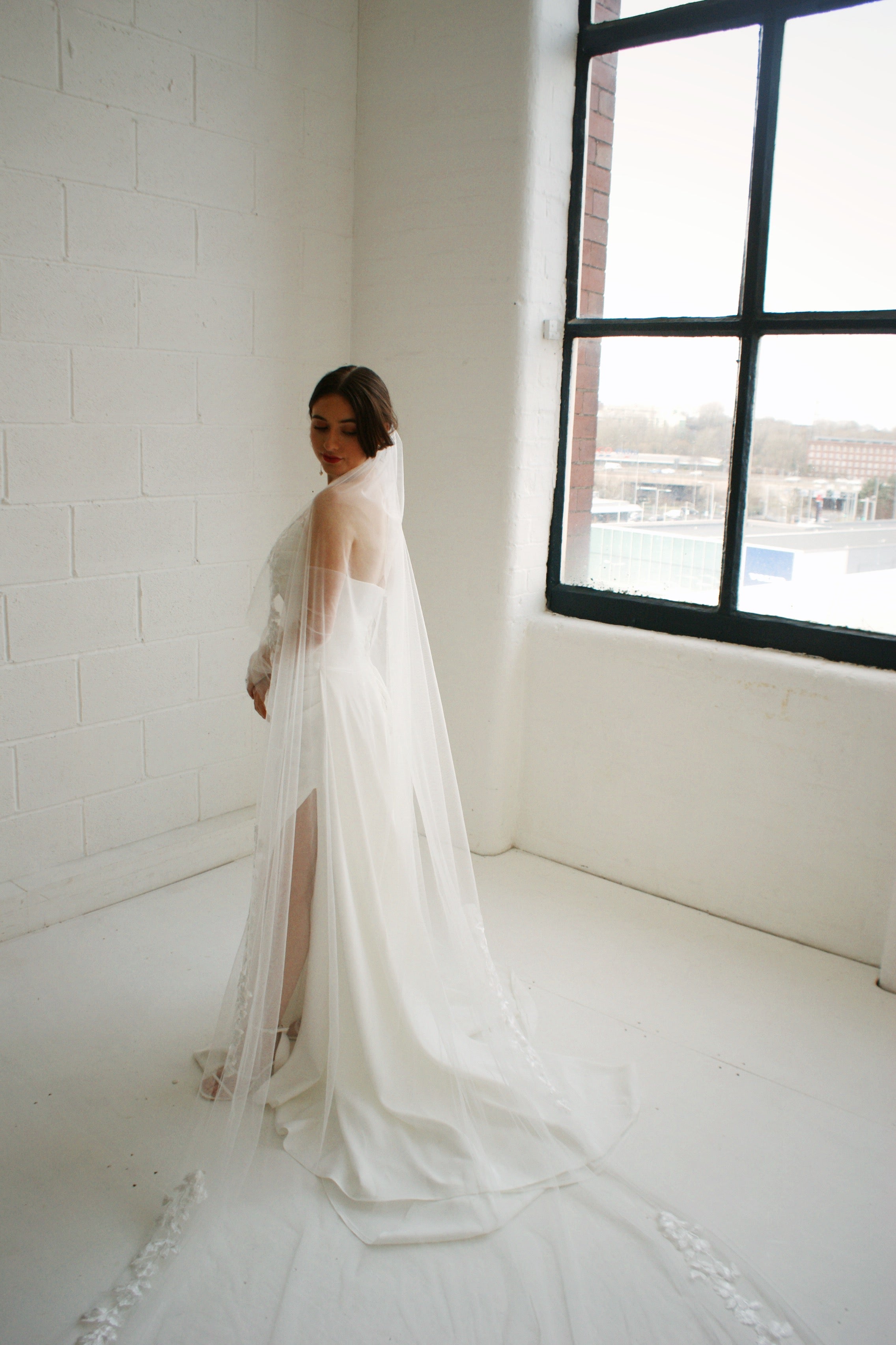 Cathedral Lace Trim Wedding Veil - Velo Bianco
