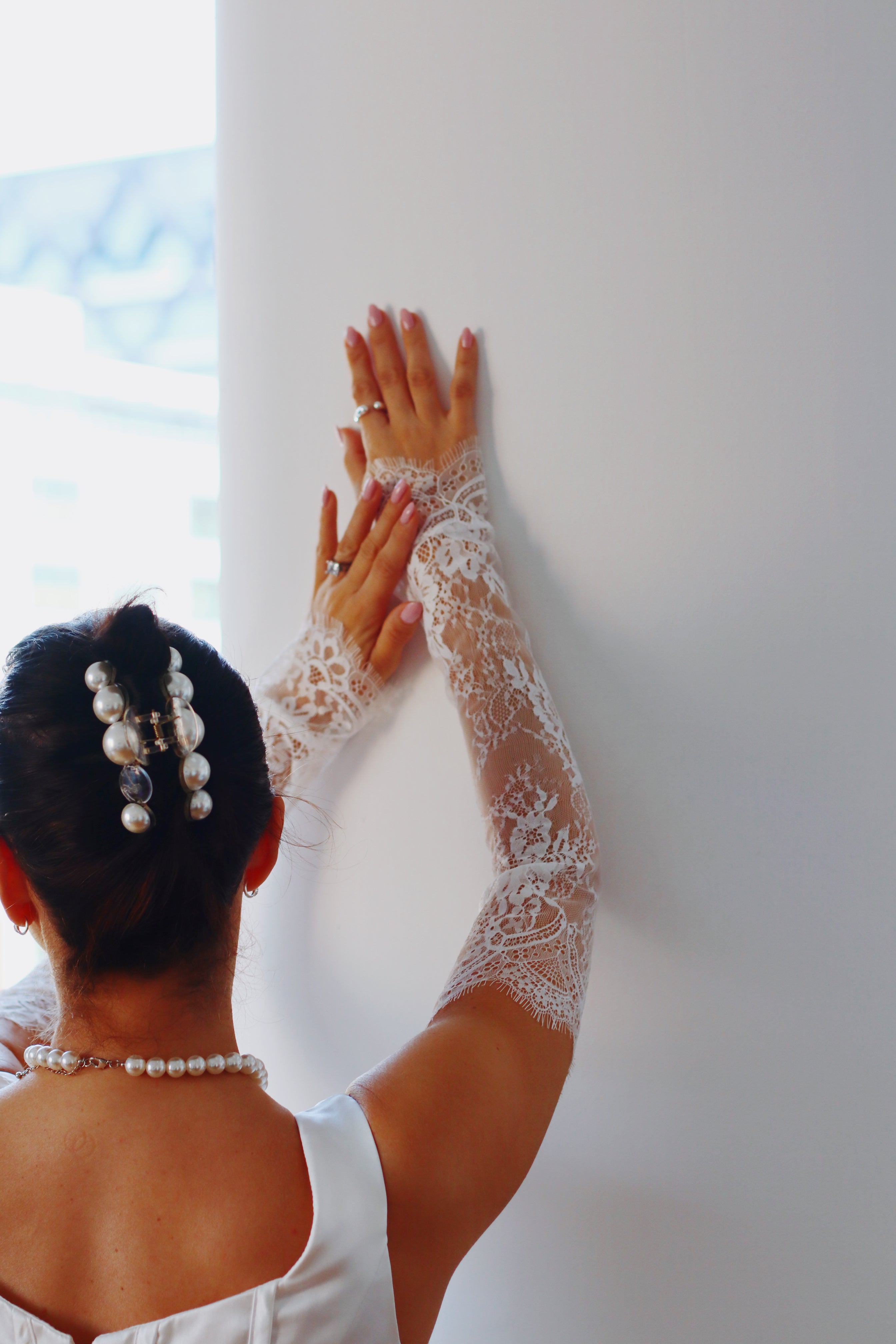 Chantilly Lace Scallop Bridal Sleeves