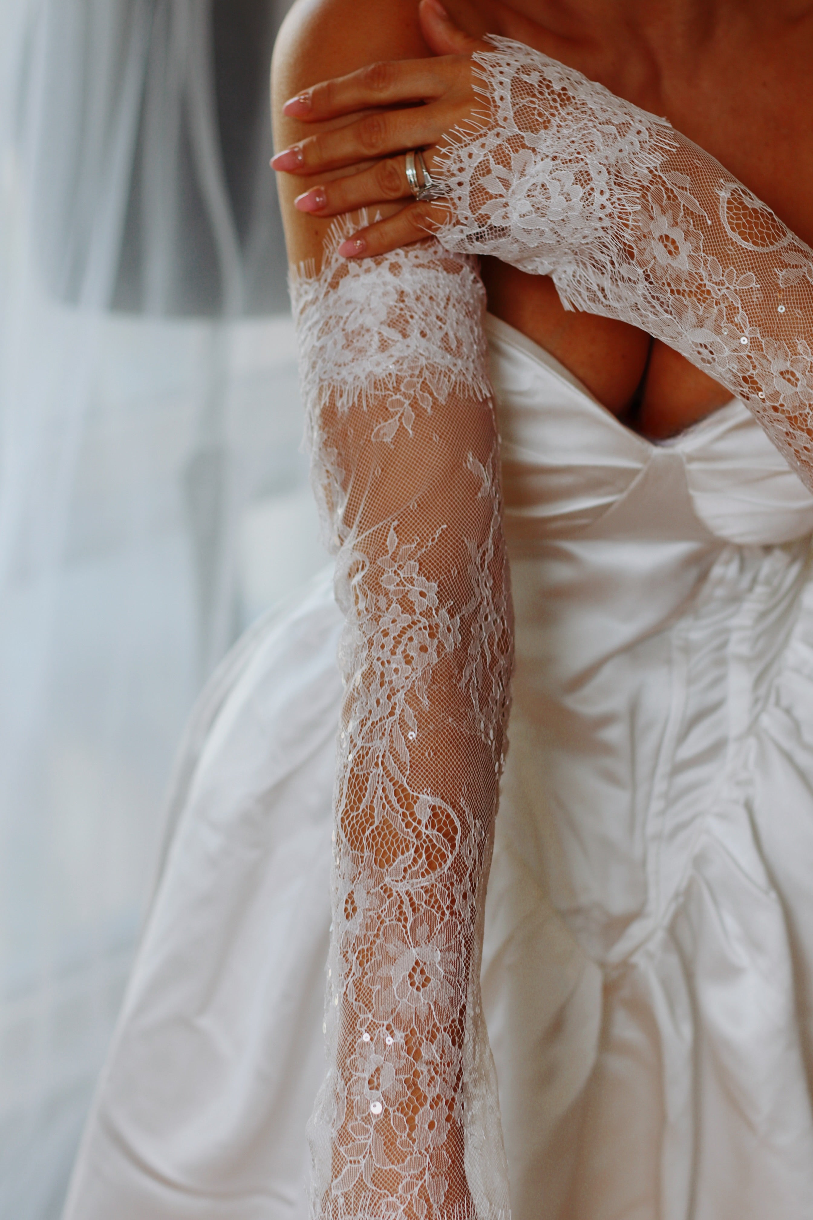 Luxury Detachable Lace Wedding Sleeves with Sequins