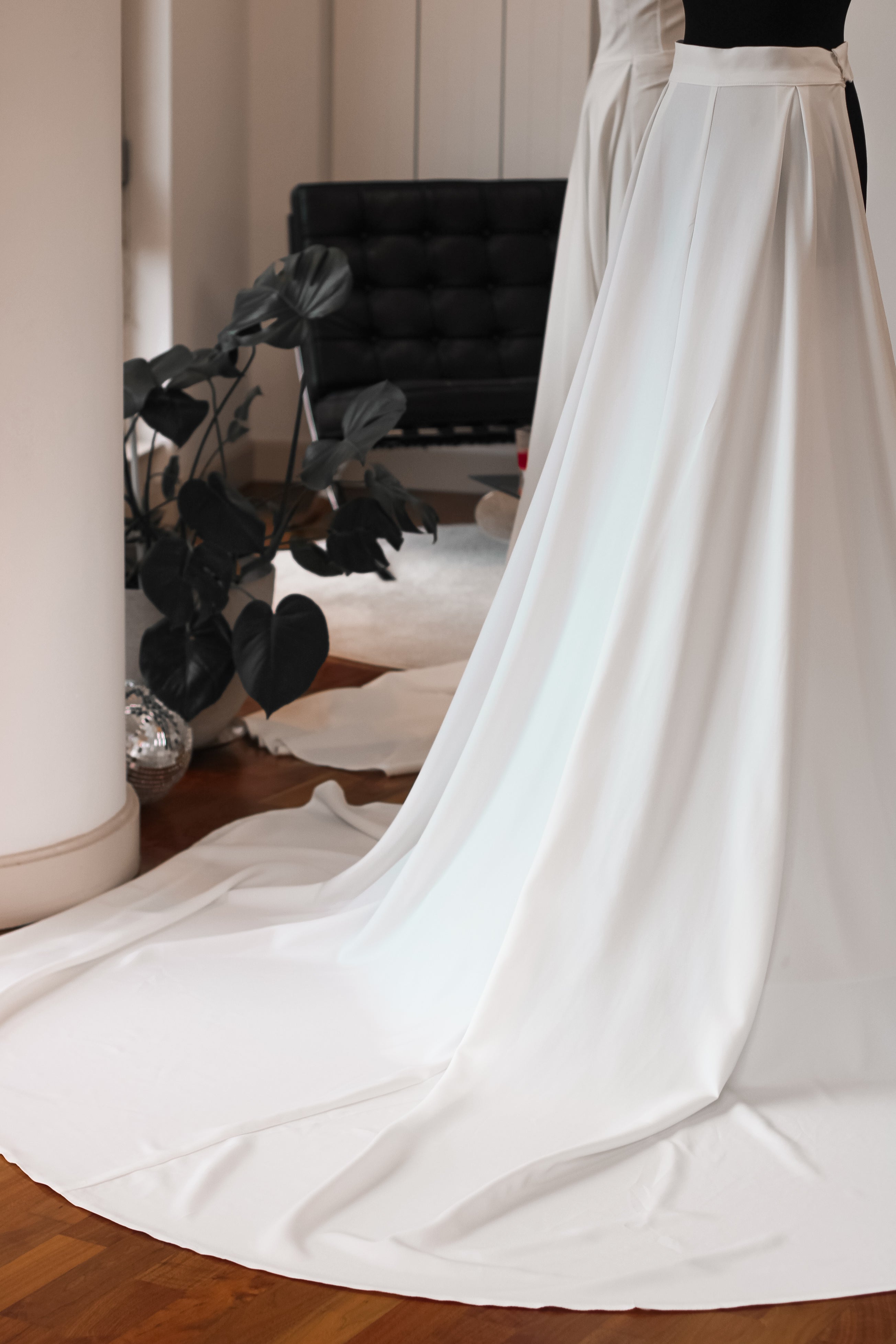 Luxury Crepe Wedding Train - Velo Bianco
