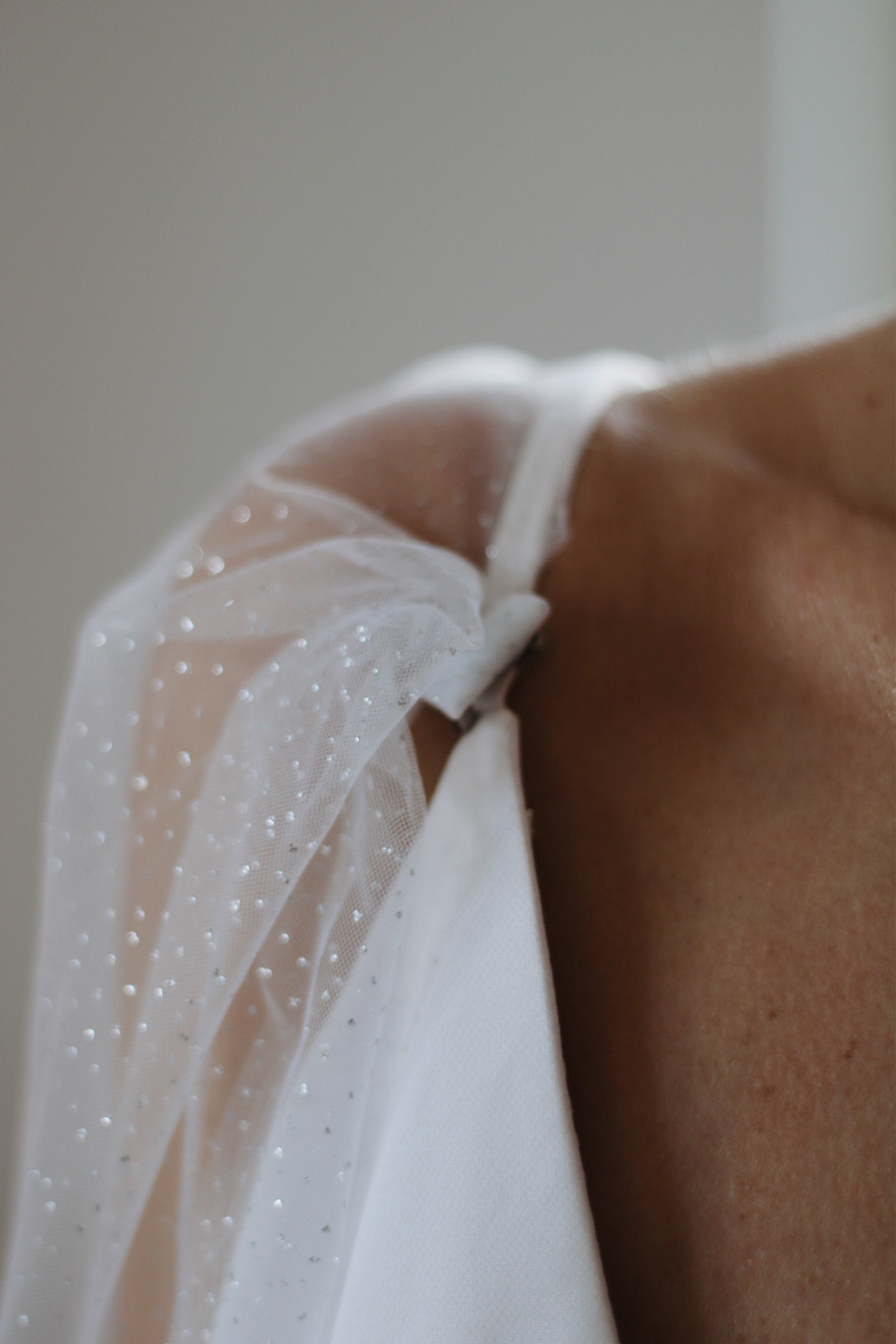 Sample Pearl Wedding Cape - Velo Bianco