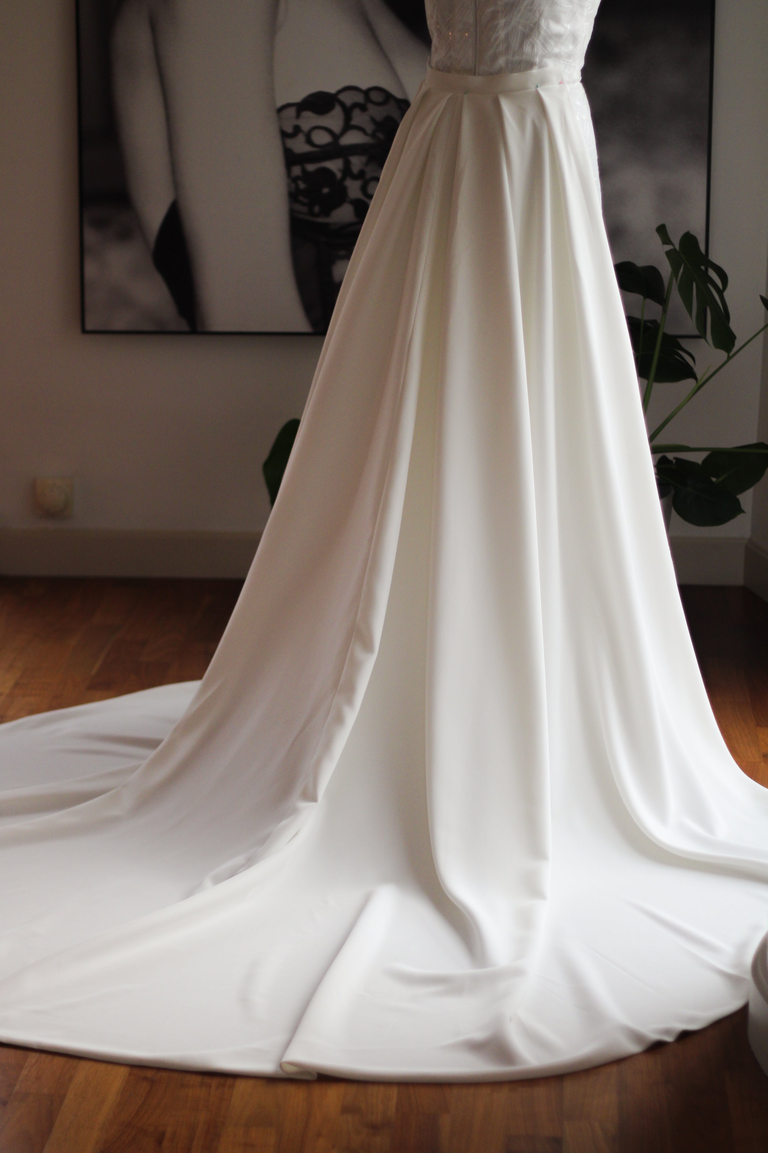 Luxury Detachable Crepe Bridal Train - Velo Bianco