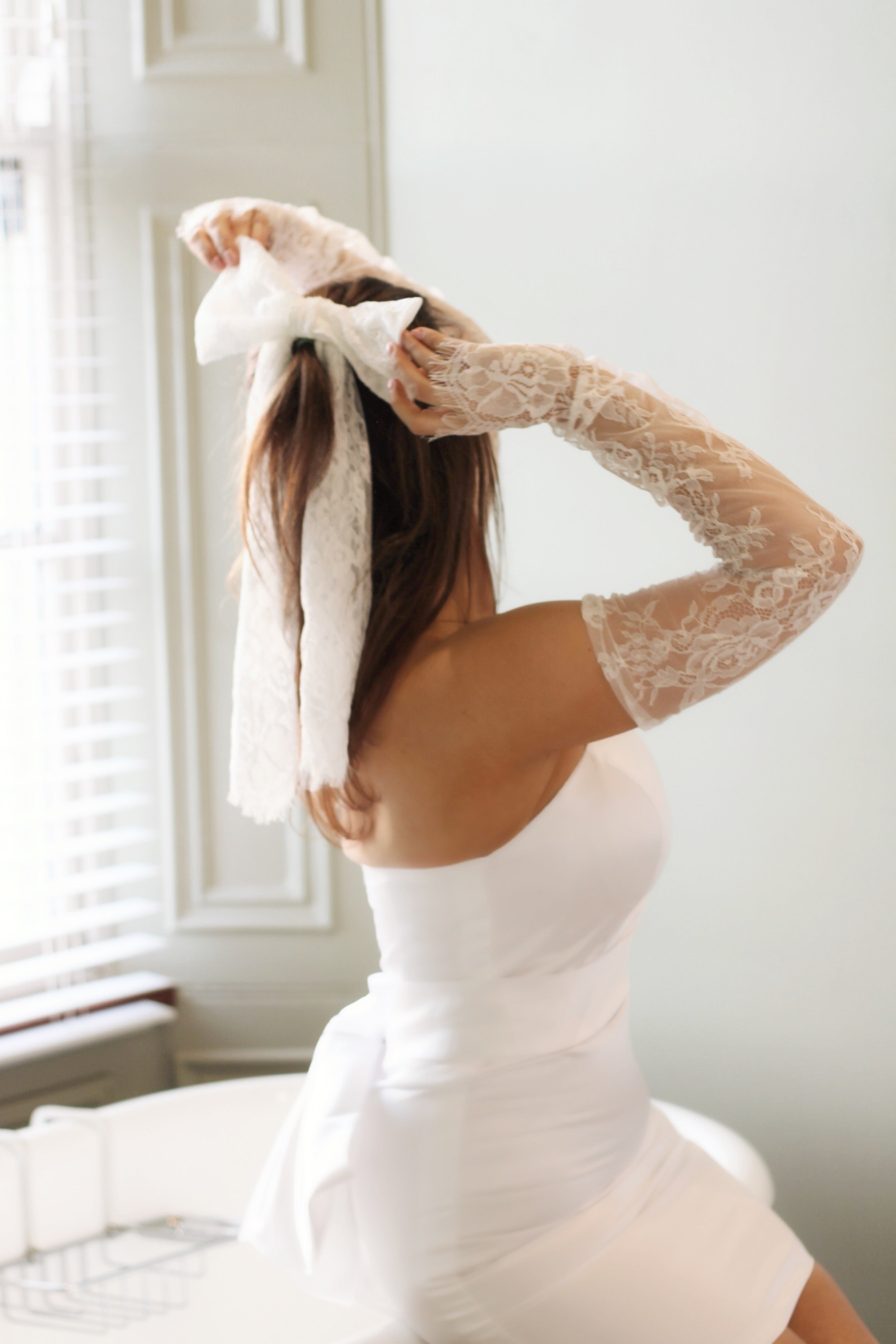 Charlotte French Lace Bridal Bow - Velo Bianco