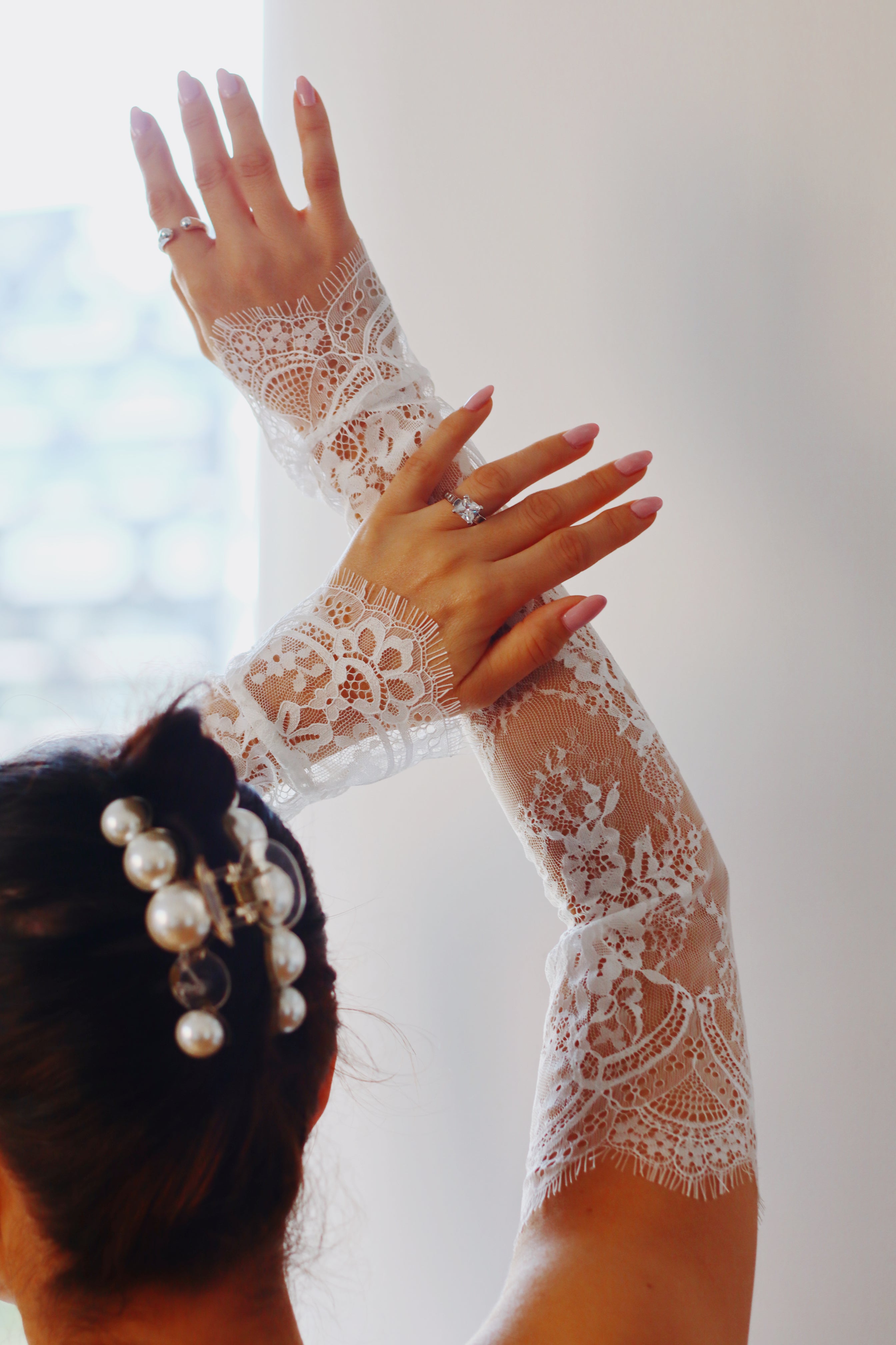 Chantilly Lace Scallop Bridal Sleeves