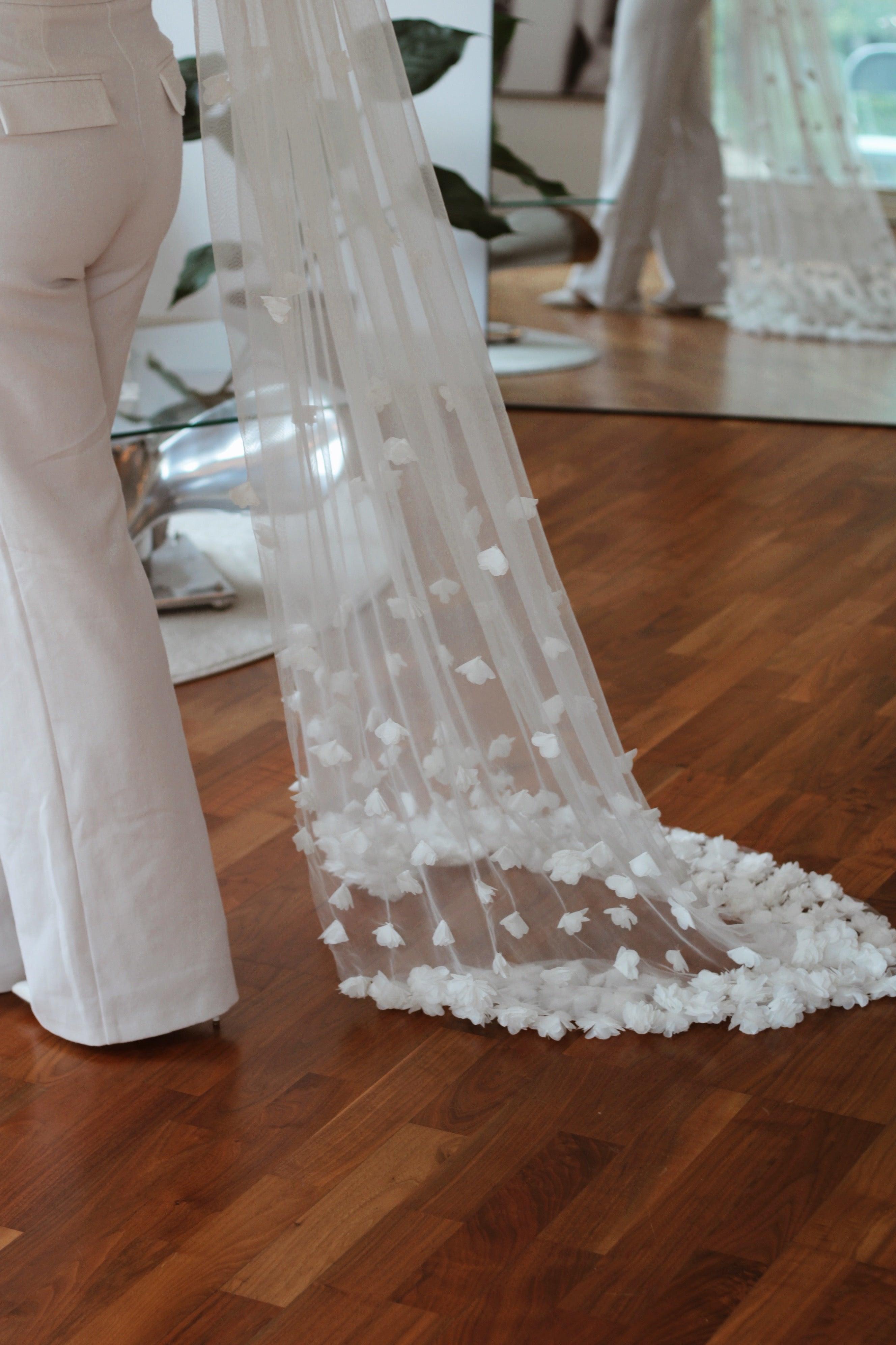 Cathedral 3D Flower Wedding Veil - Velo Bianco