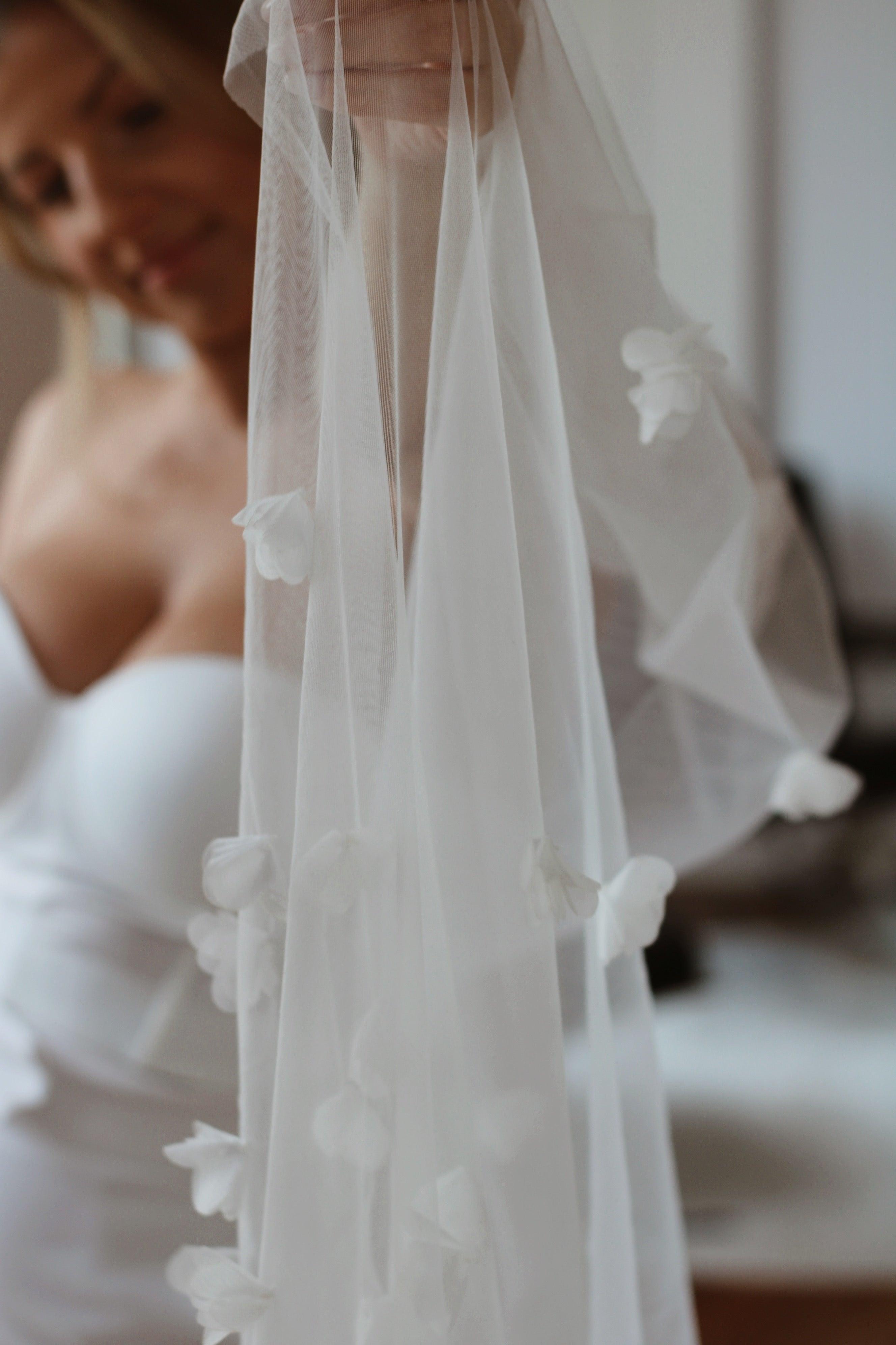 Cathedral 3D Flower Wedding Veil - Velo Bianco