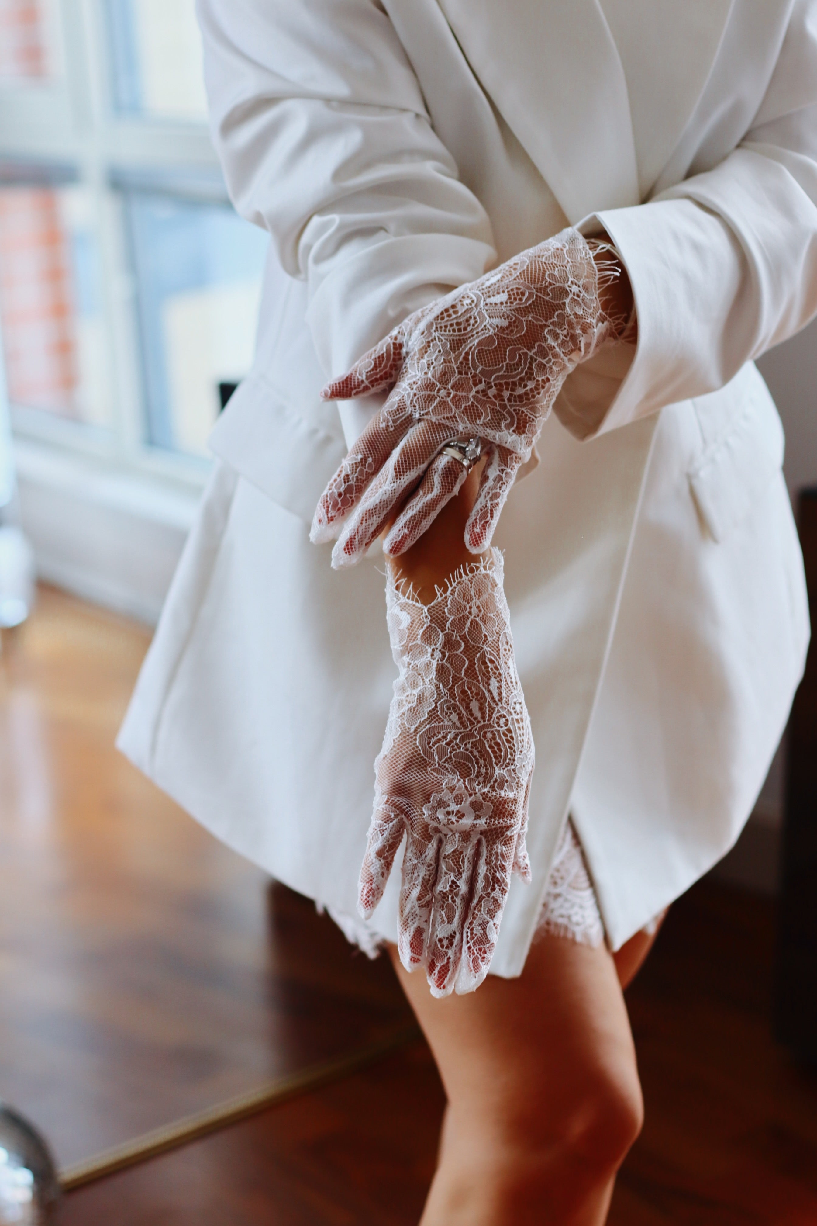 French Short Lace Gloves