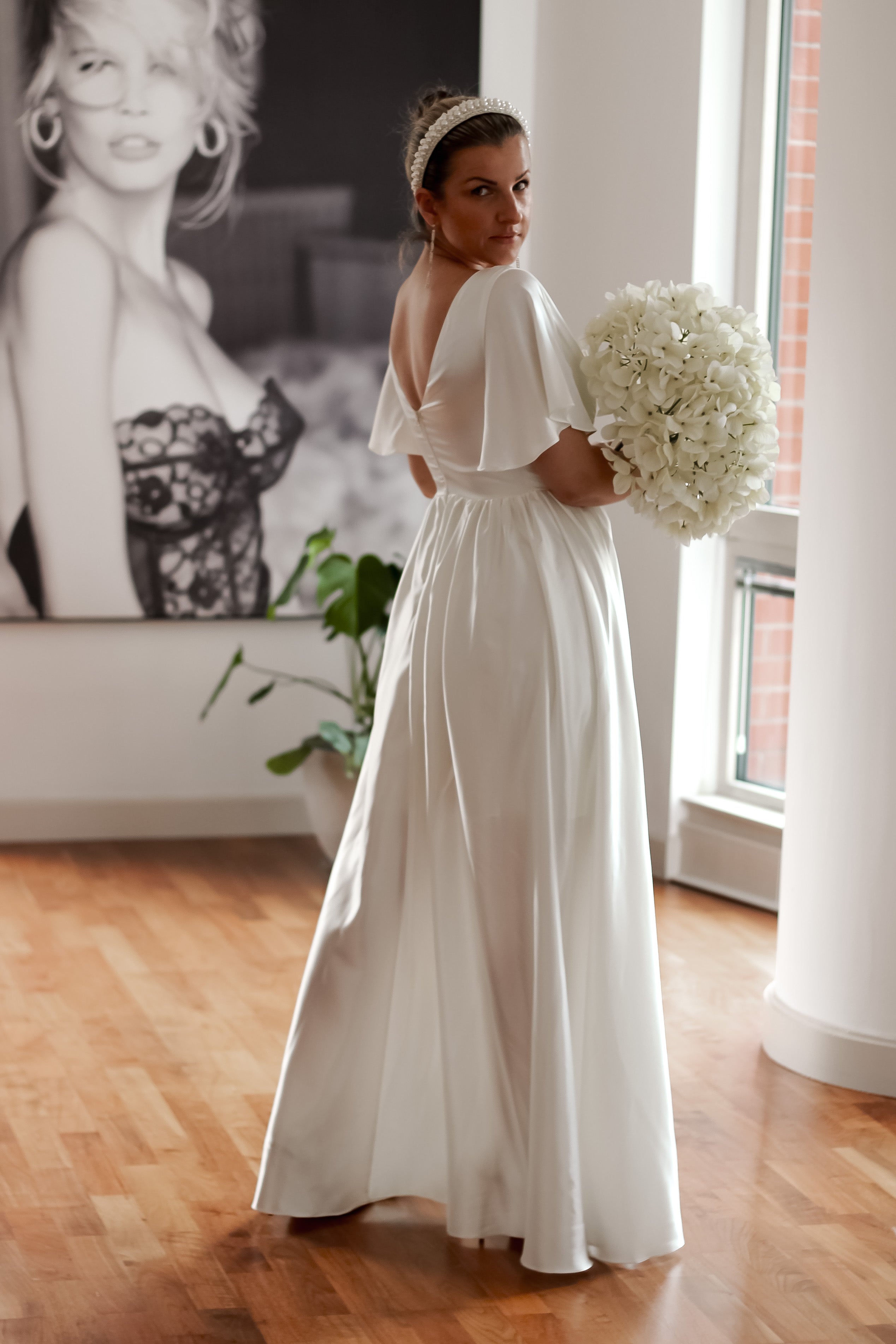 Daphne Satin Wedding Dress - Velo Bianco