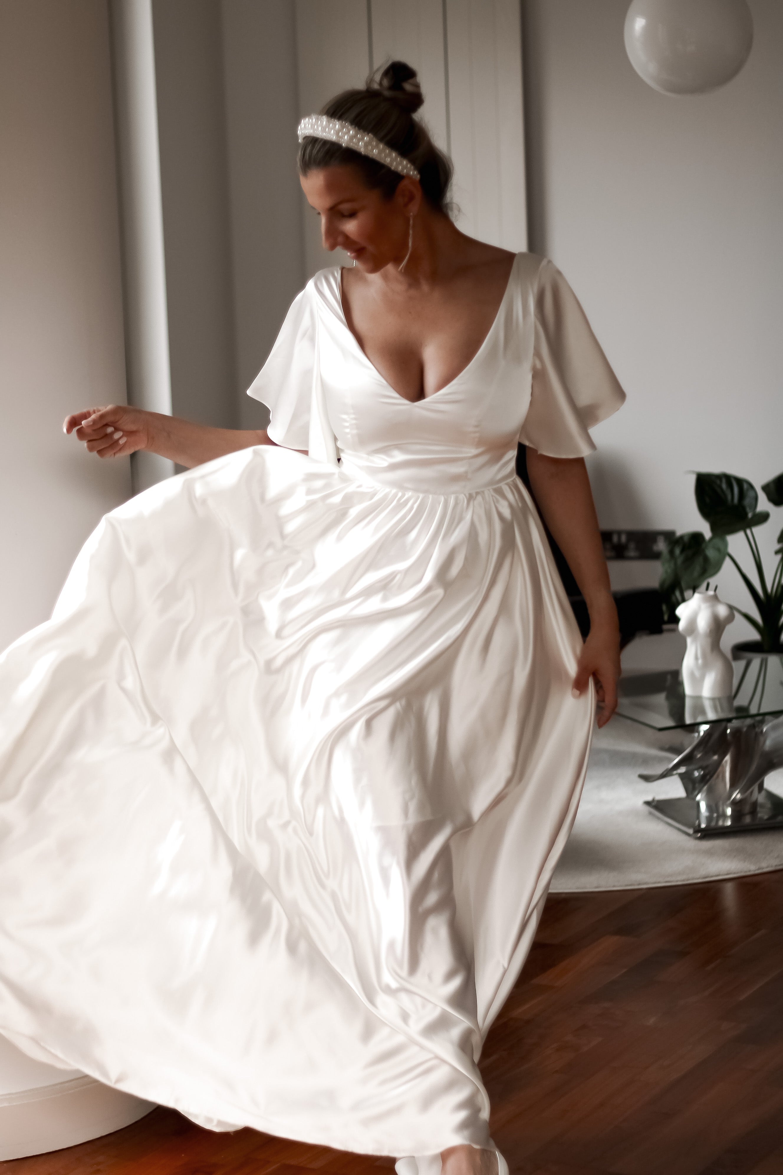 Daphne Satin Wedding Dress - Velo Bianco