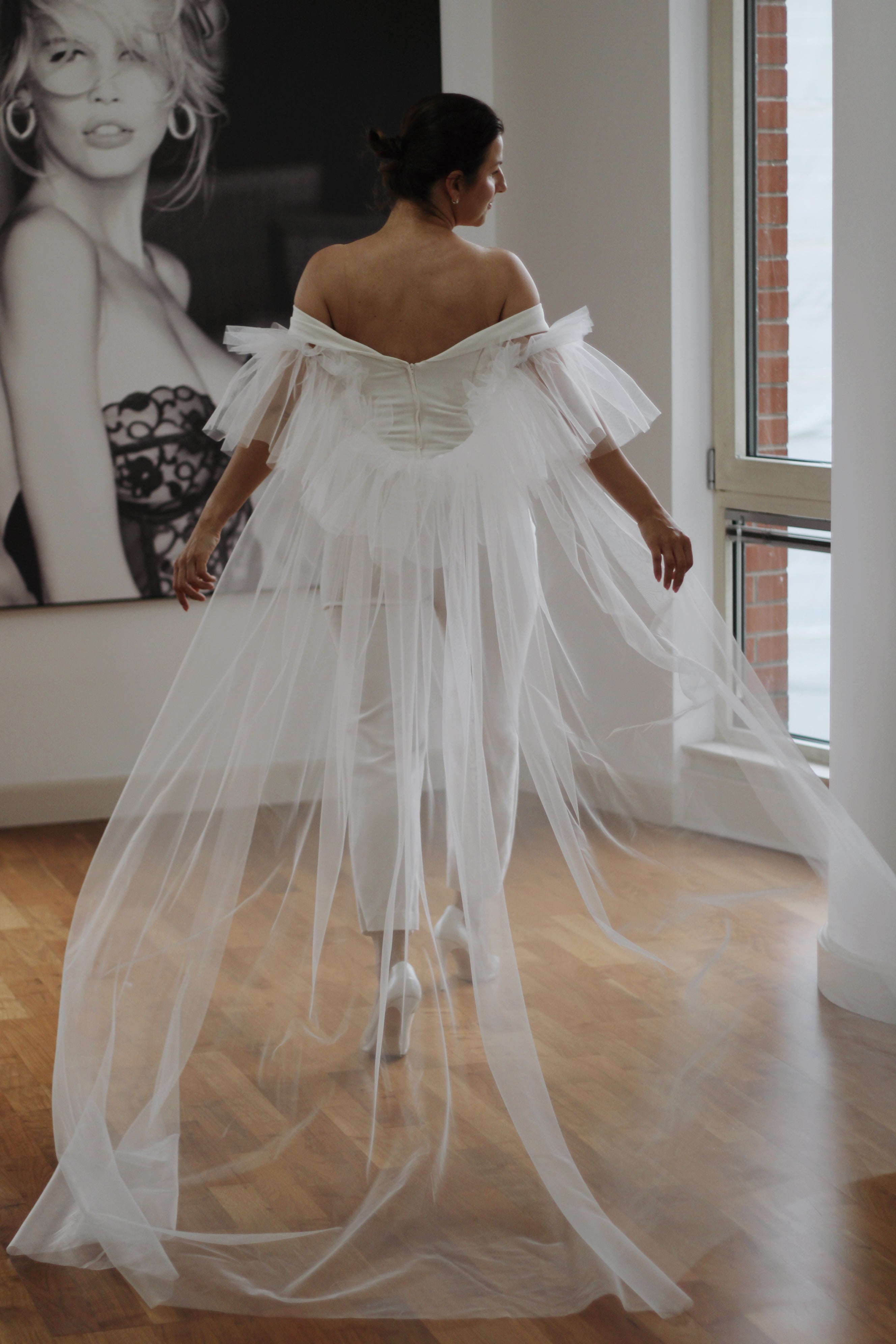 Luxury Tulle Wedding Cape - Velo Bianco