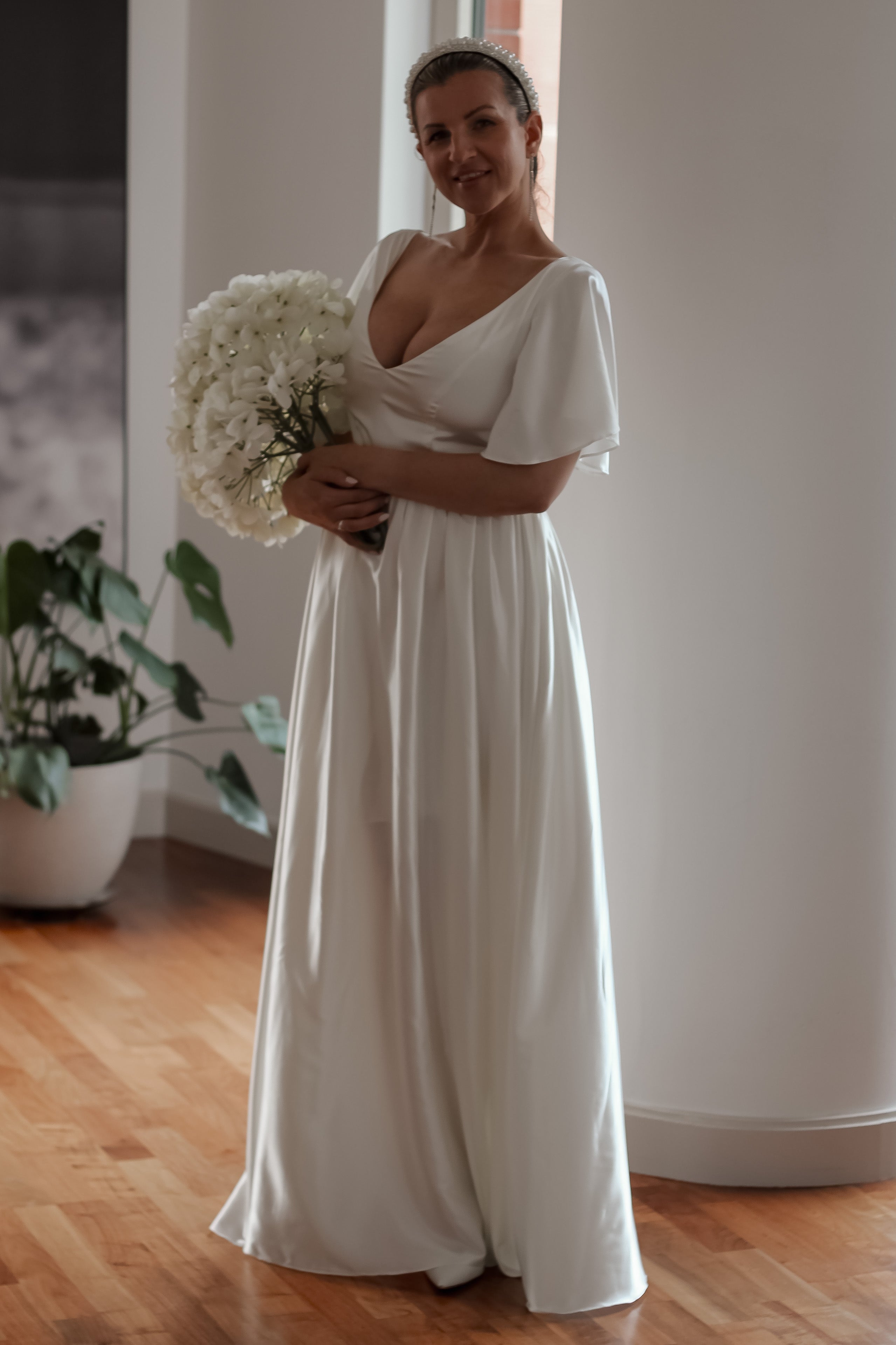Daphne Satin Wedding Dress - Velo Bianco