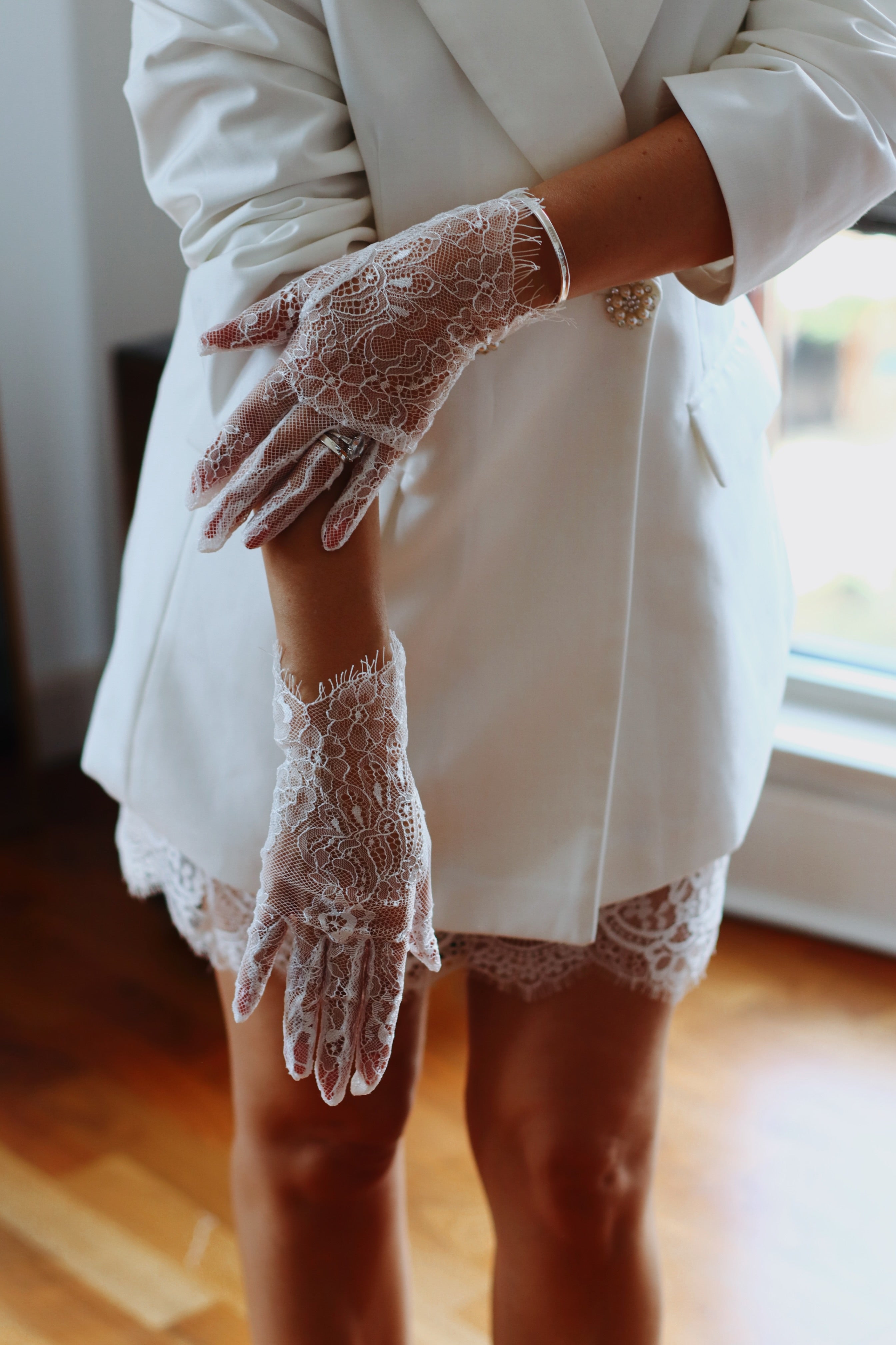 French Short Lace Gloves