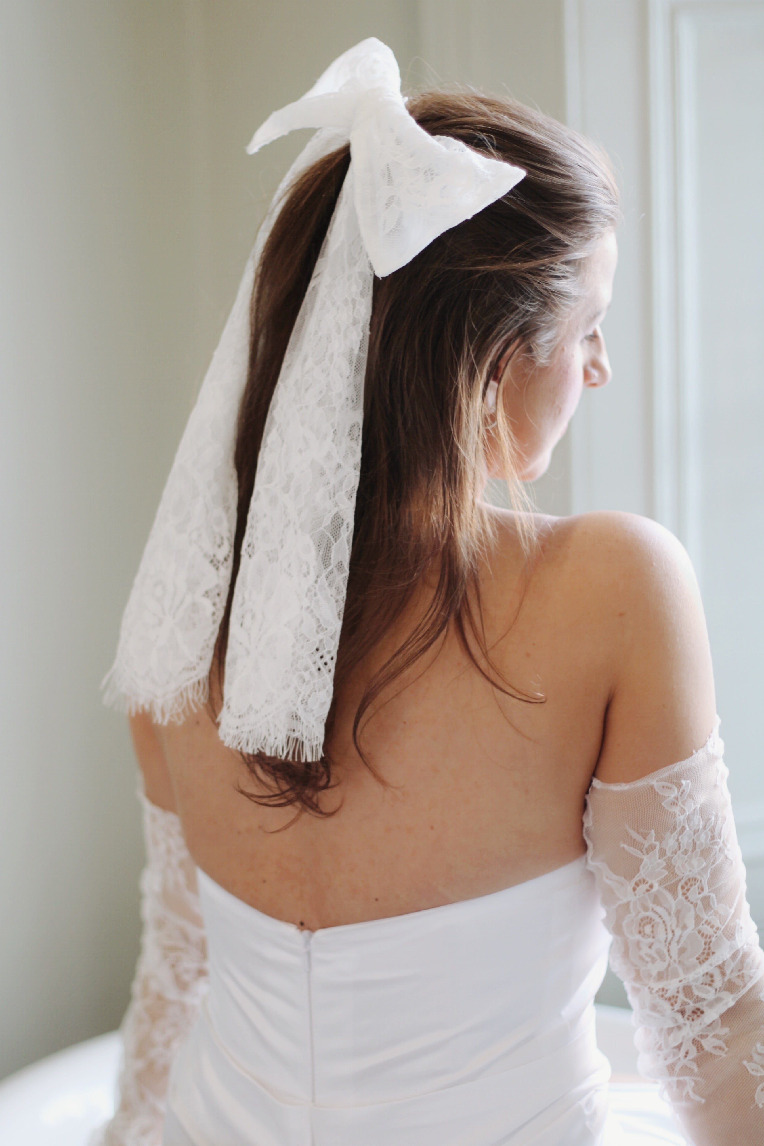 Charlotte French Lace Bridal Bow - Velo Bianco