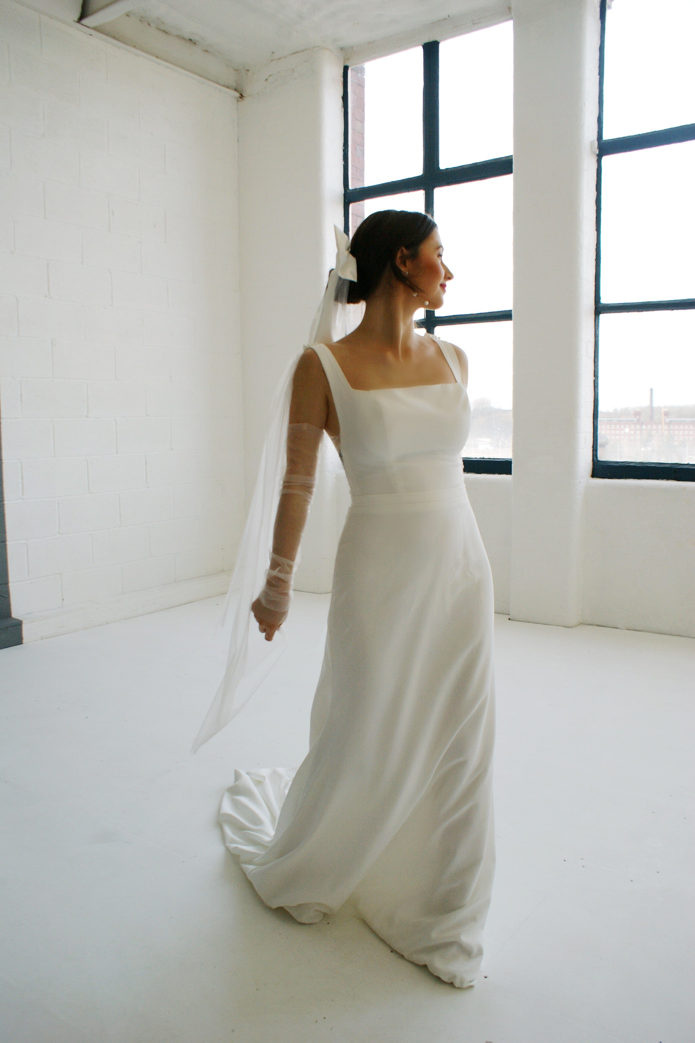 Perla Crepe Bridal Gown - Velo Bianco