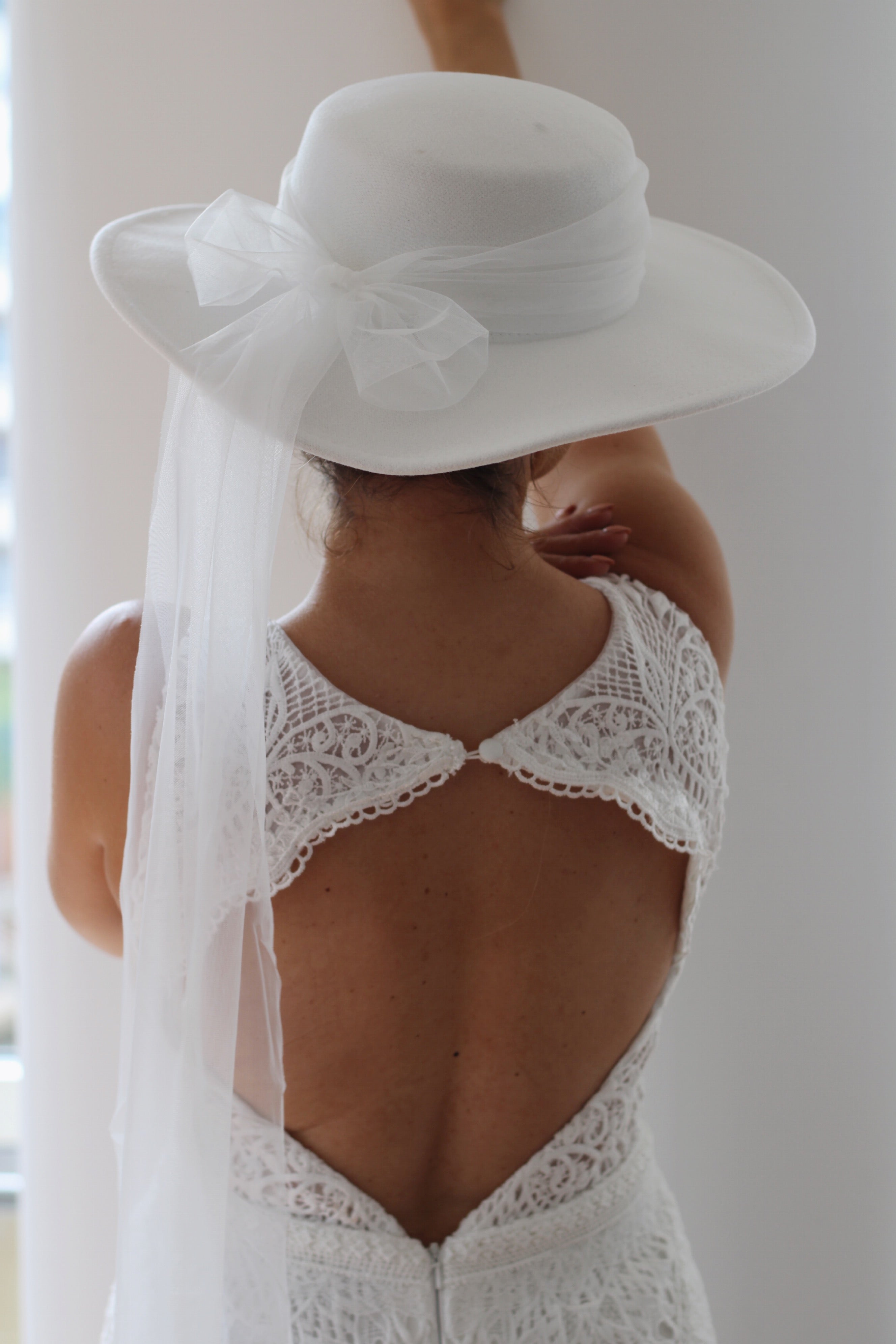 White Bridal Hat with tulle train - Velo Bianco