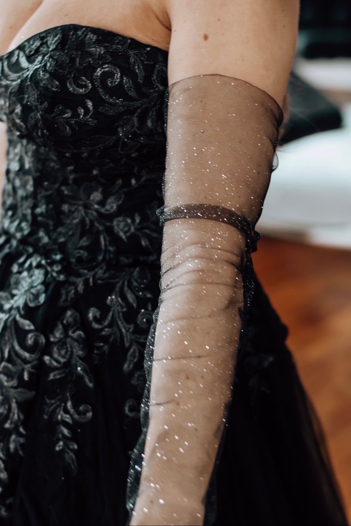 Fingerless Black Glitter Bridal Gloves - Velo Bianco