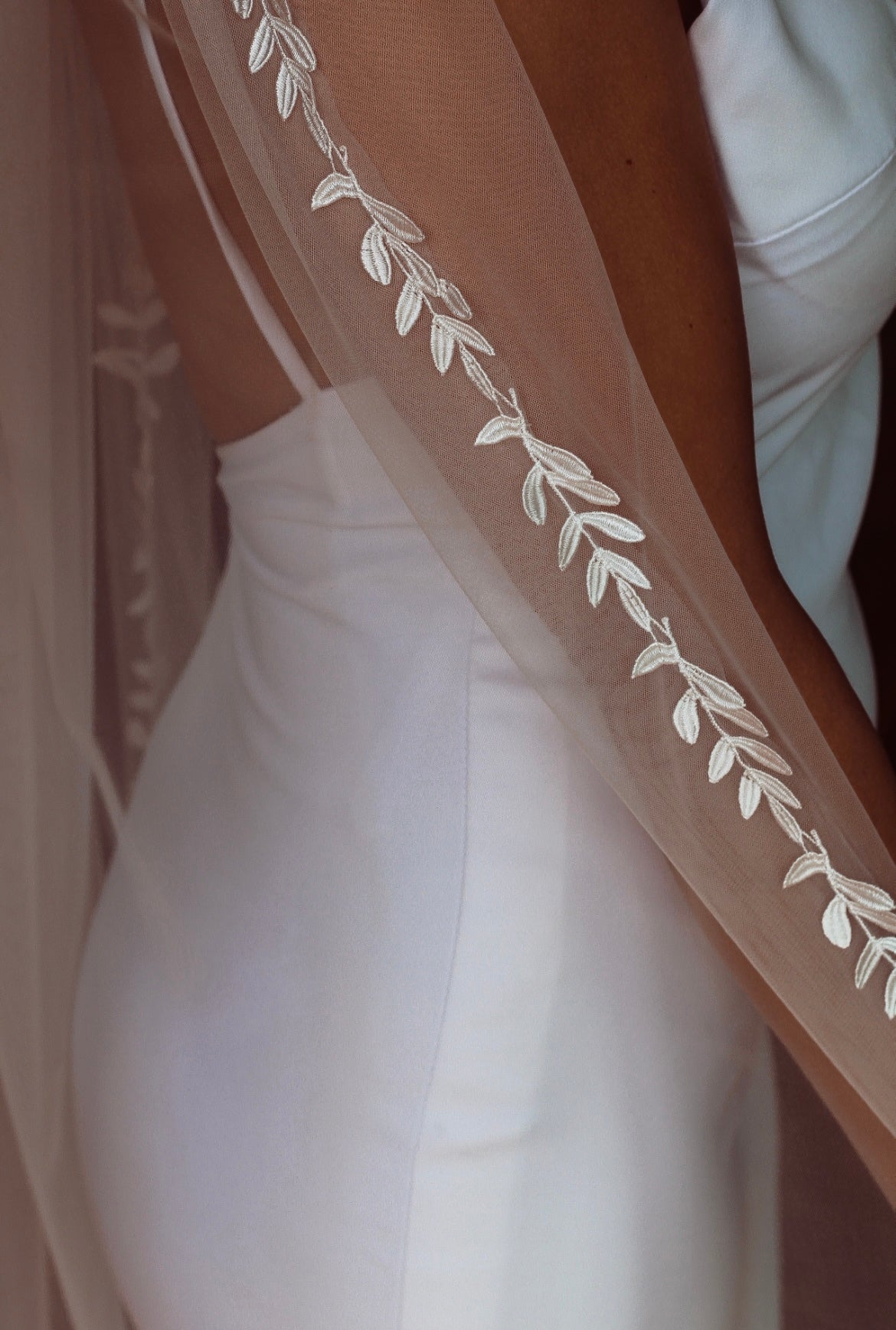 Cathedral Wedding Veil Leaf Trim - Velo Bianco