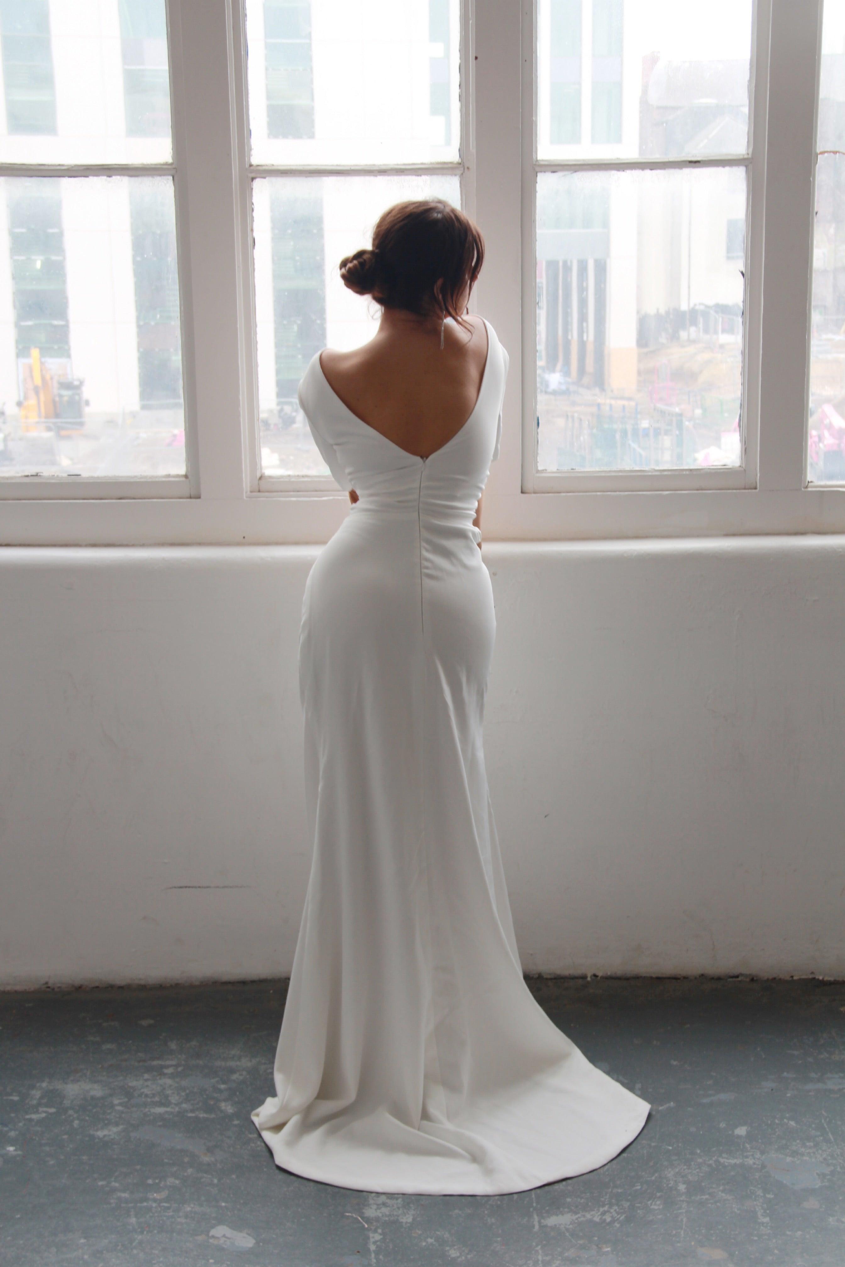 Elle Crepe Wedding Dress - Velo Bianco