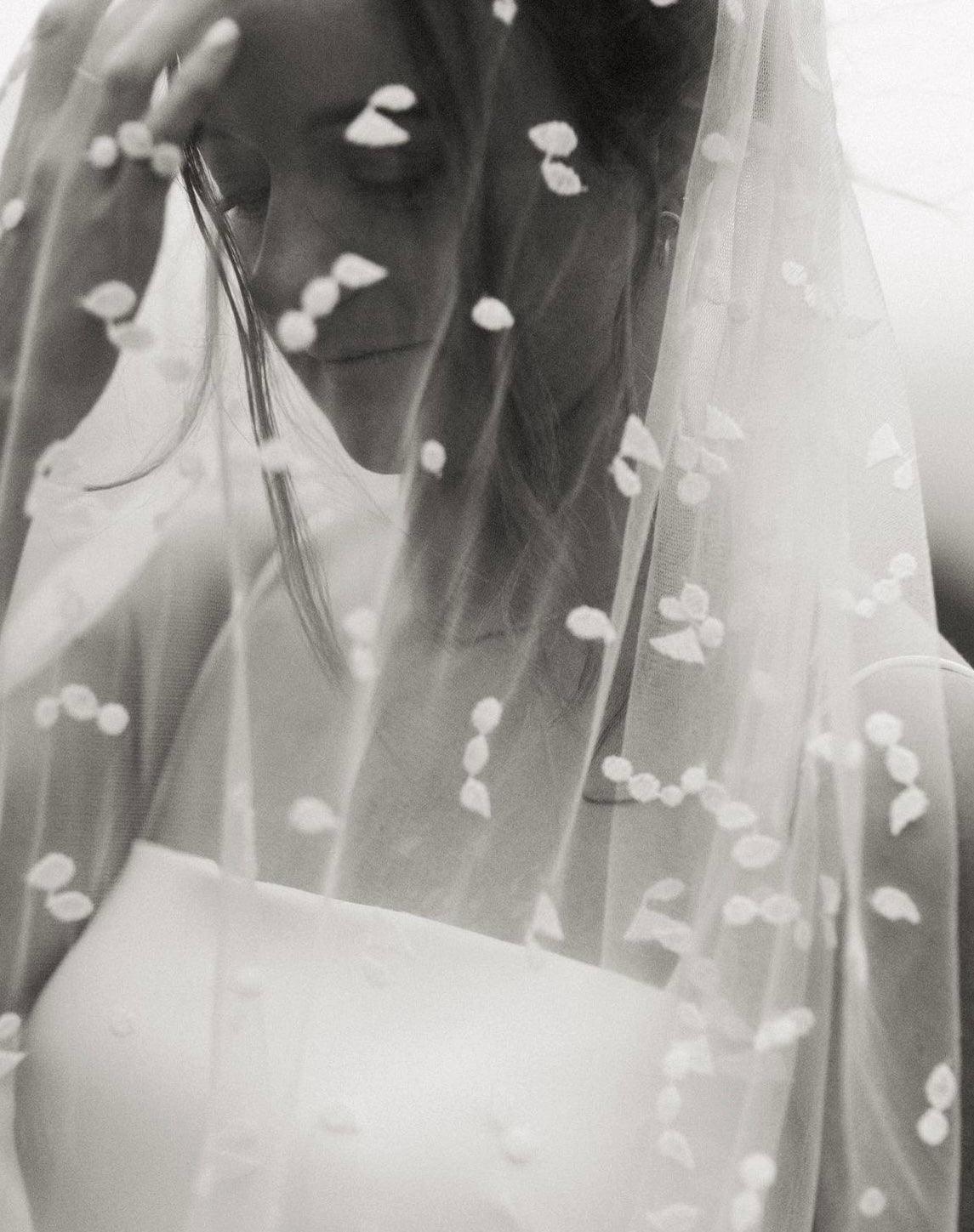 3D Petals Cathedral Wedding Veil - Velo Bianco
