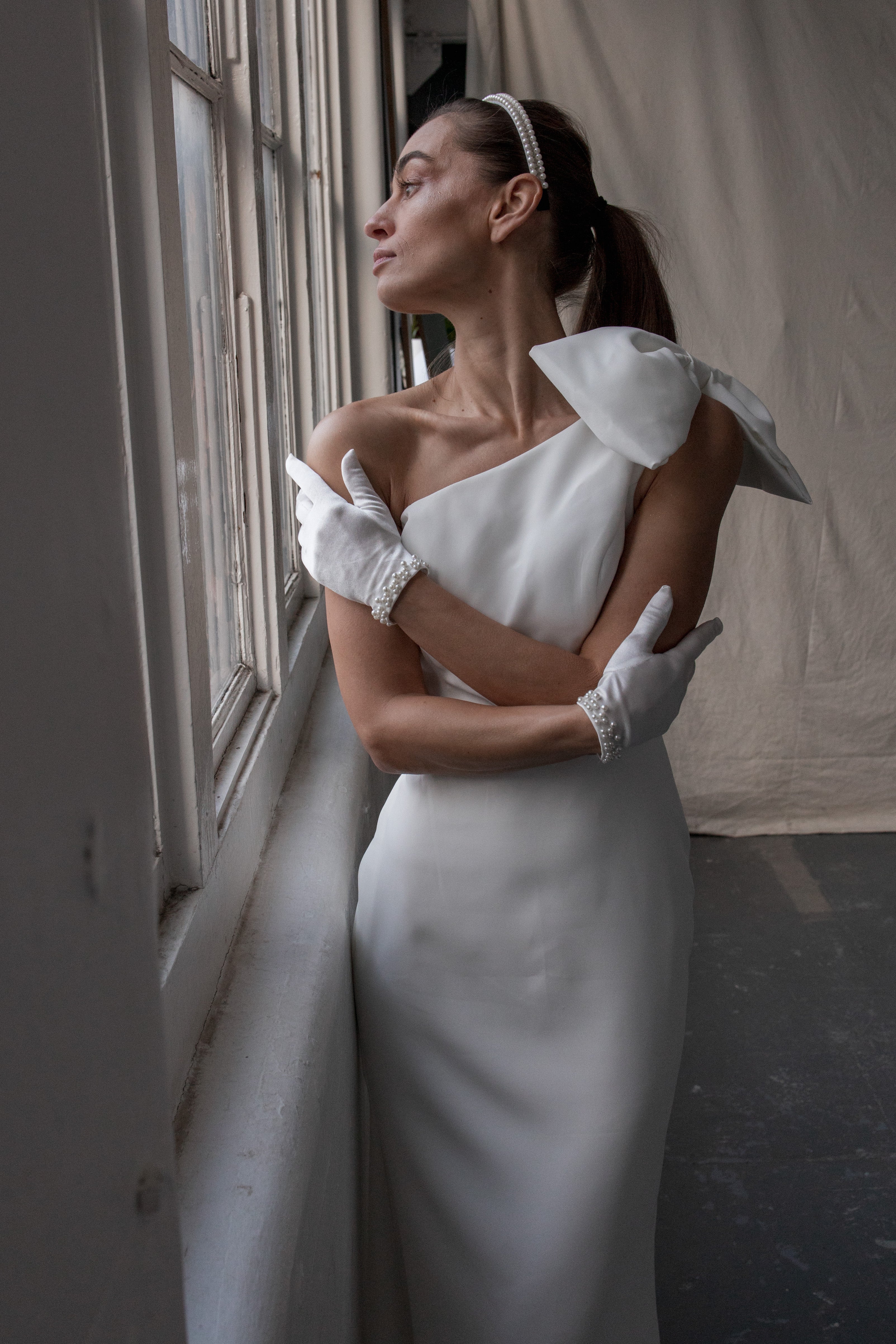 White Satin Bridal Gloves - Velo Bianco