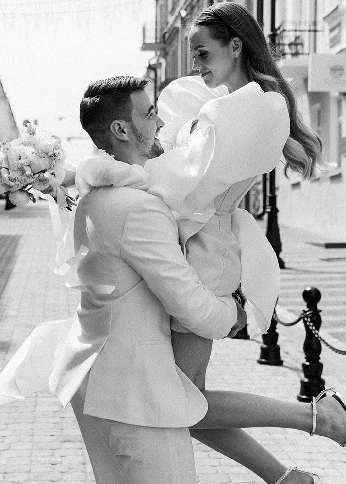 Enhance Your Wedding Dress: The Beauty of Detachable Sleeves - Velo Bianco