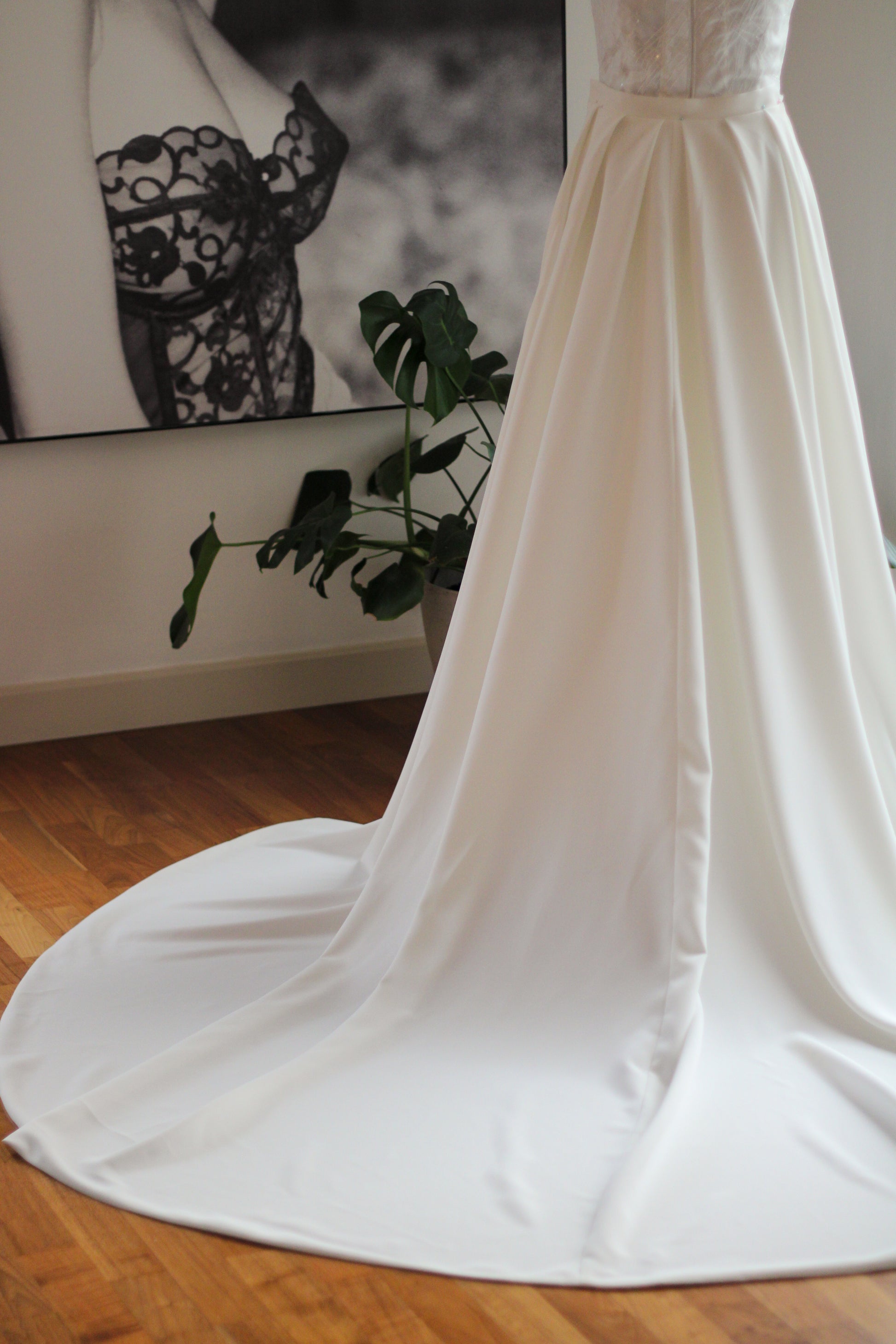 Luxury Detachable Crepe Bridal Train - Velo Bianco
