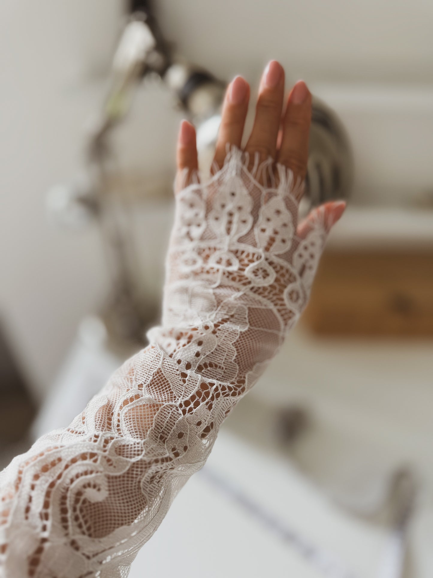 Detachable Lace Sleeves - Velo Bianco