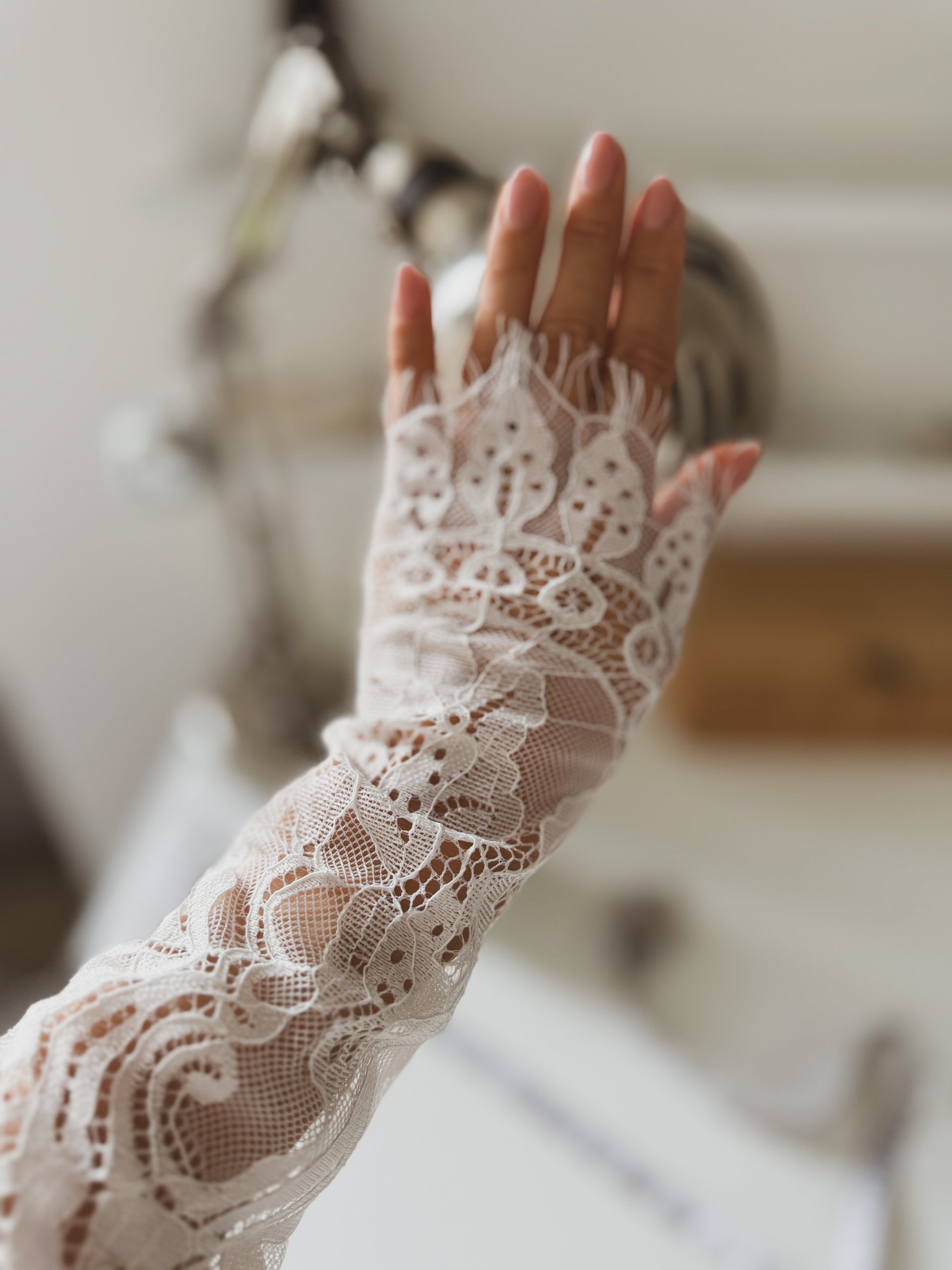 Detachable Lace Sleeves - Velo Bianco