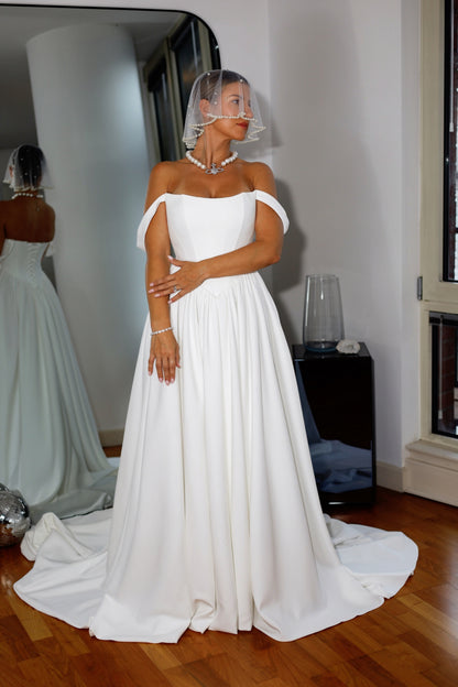 Pearl Drop Short Wedding Veil