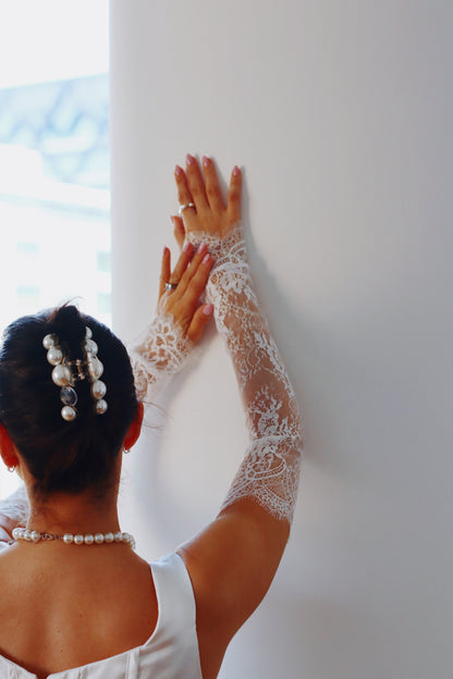 Chantilly Lace Scallop Bridal Sleeves