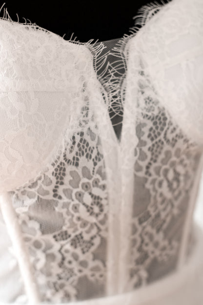 Evelyn Lace Mini Bridal Dress - Velo Bianco