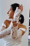 Pearl-Embellished Fingerless Bridal Gloves – Luxury Lace Wedding Sleeves