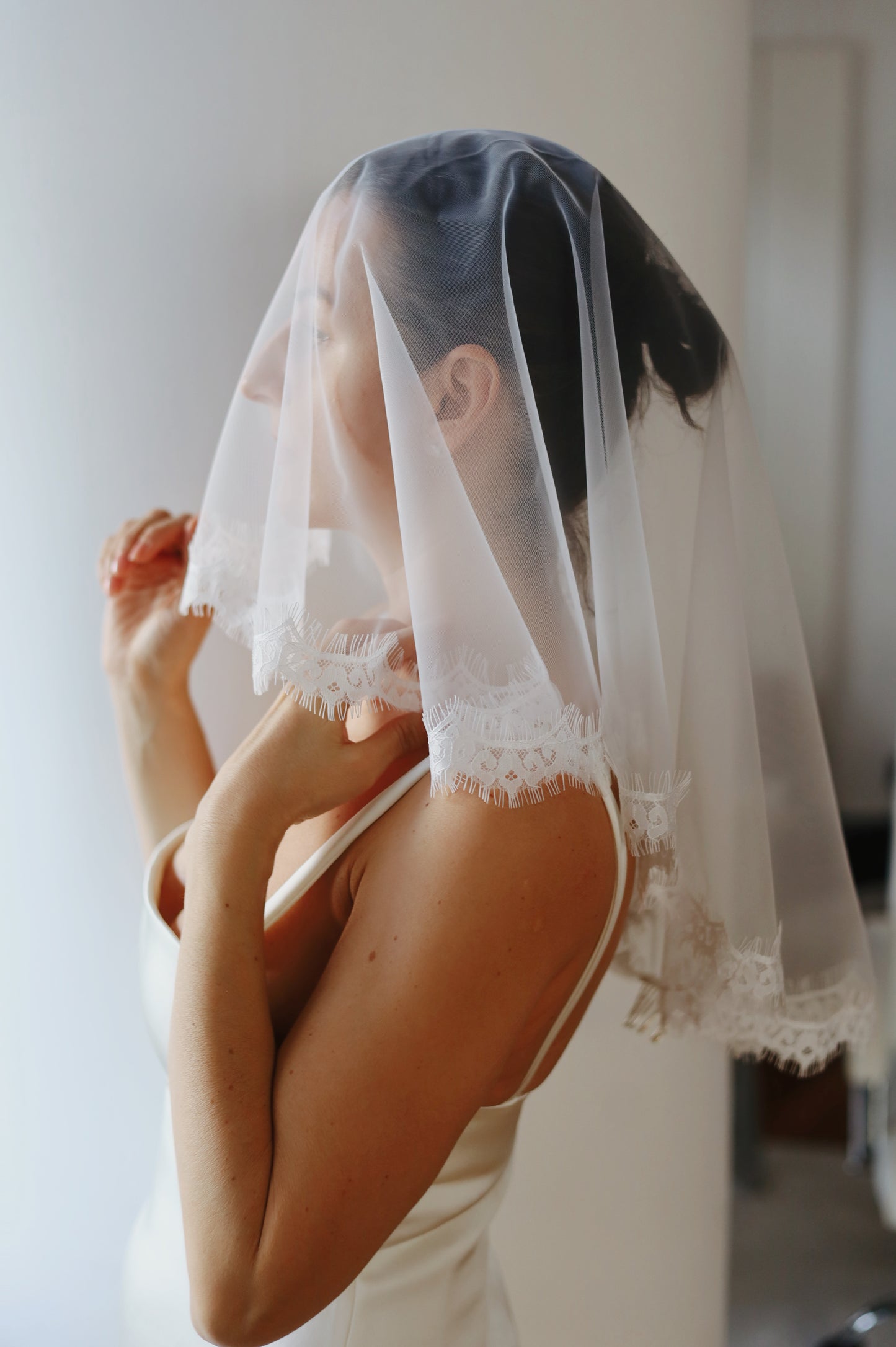Lace Trim Short Wedding Veil