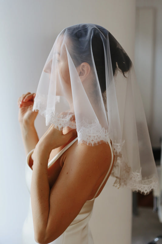 Lace Trim Short Wedding Veil