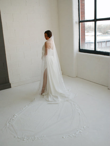 Cathedral Lace Trim Wedding Veil - Velo Bianco
