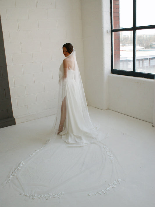 Cathedral Lace Trim Wedding Veil - Velo Bianco