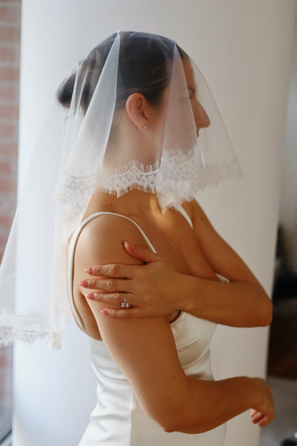 Lace Trim Short Wedding Veil