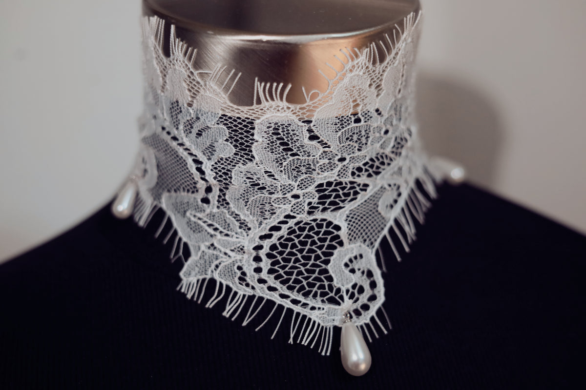 Vintage Inspired Lace Bridal Choker with Drop Pearls