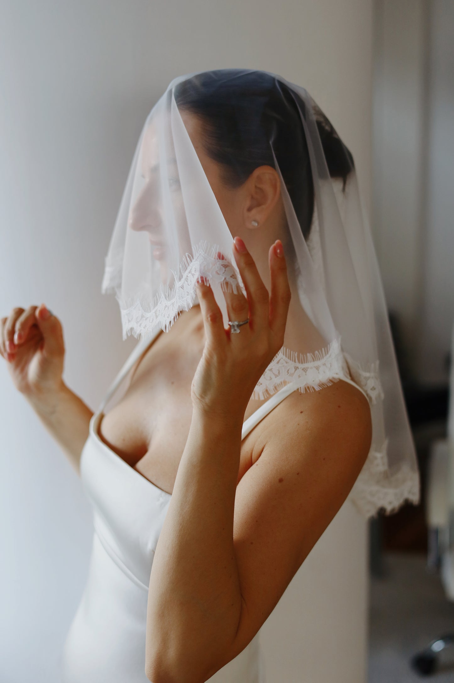 Lace Trim Short Wedding Veil