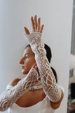 Pearl-Embellished Fingerless Bridal Gloves – Luxury Lace Wedding Sleeves