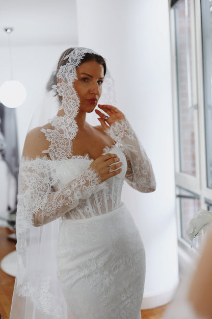 Chantilly Lace Cathedral Wedding Veil