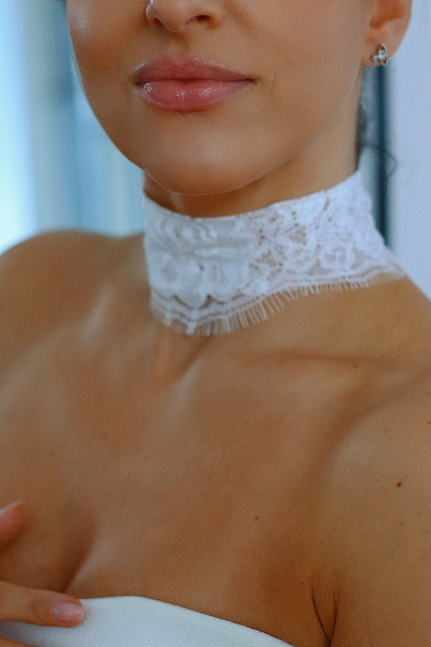 Chantilly Lace Rose Bridal Choker