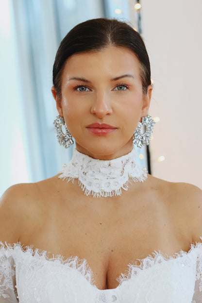 Ivory Chantilly Lace Bridal Choker with Pearls